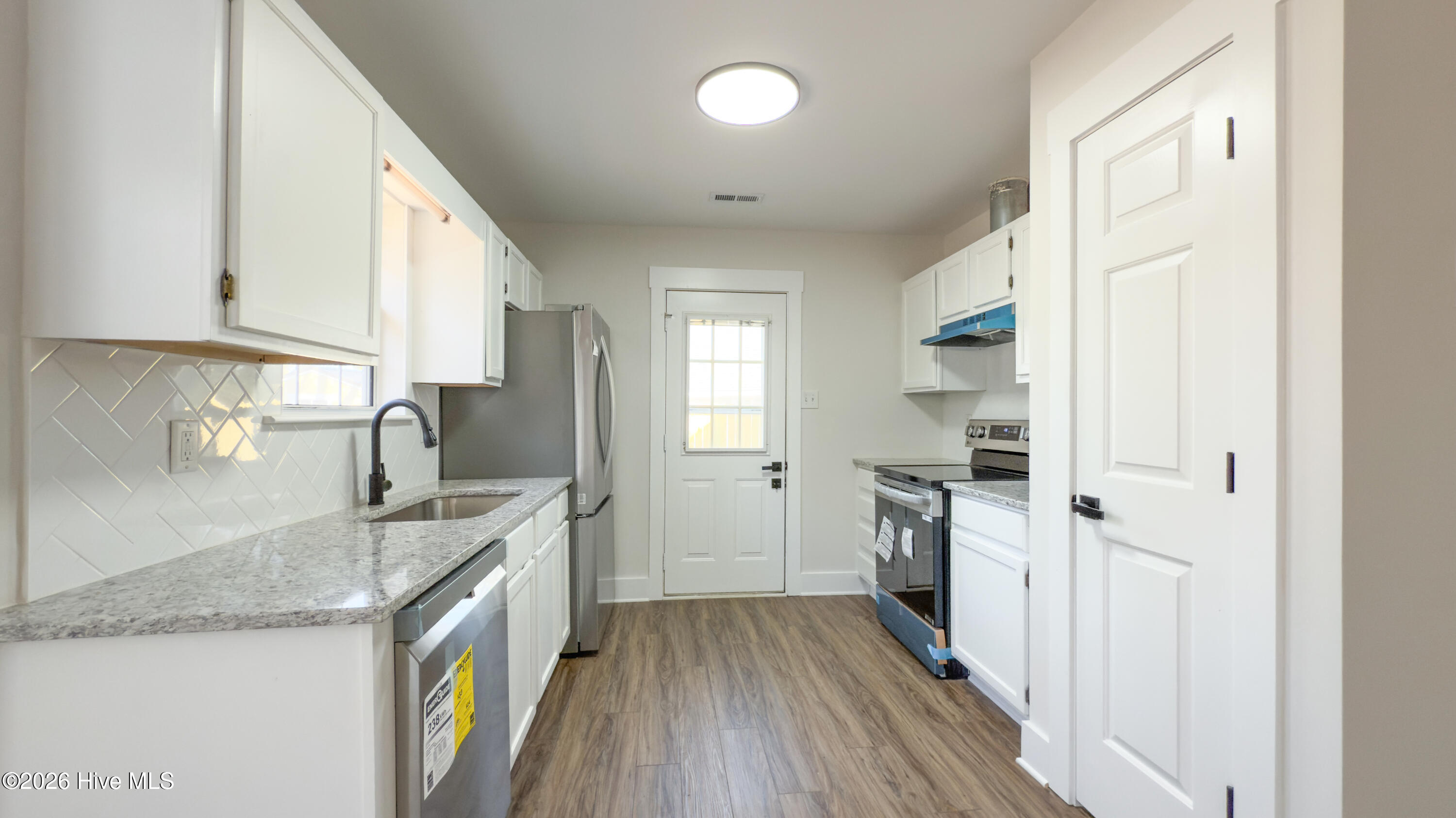 100550550 | Photo 12