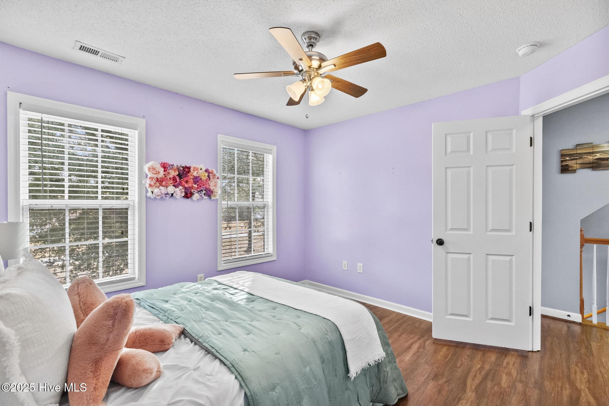 100546183 | Photo 33