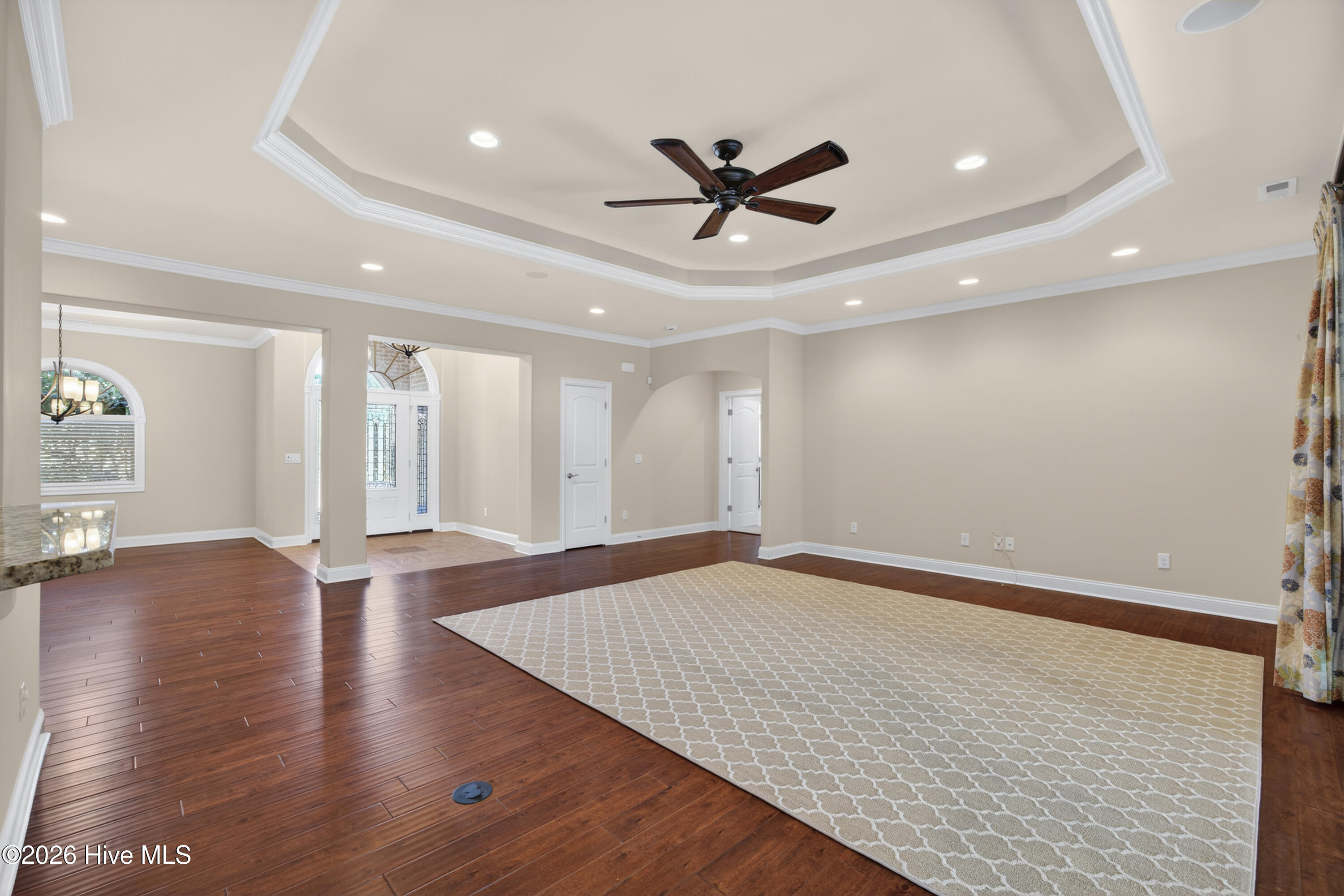 100550633 | Photo 12