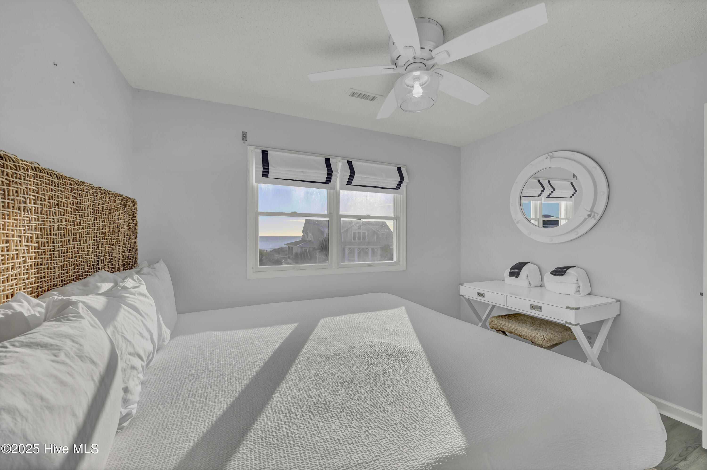 100546577 | Photo 35