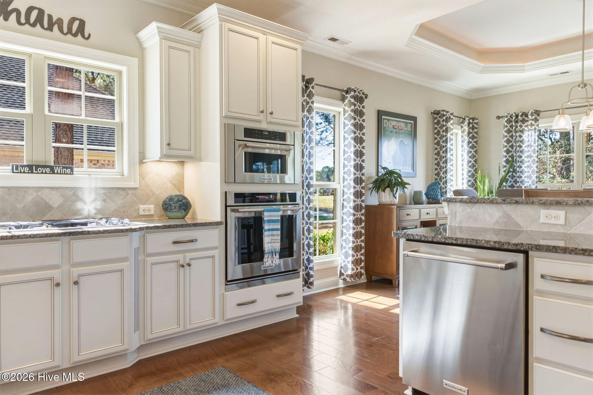 100564432 | Photo 75