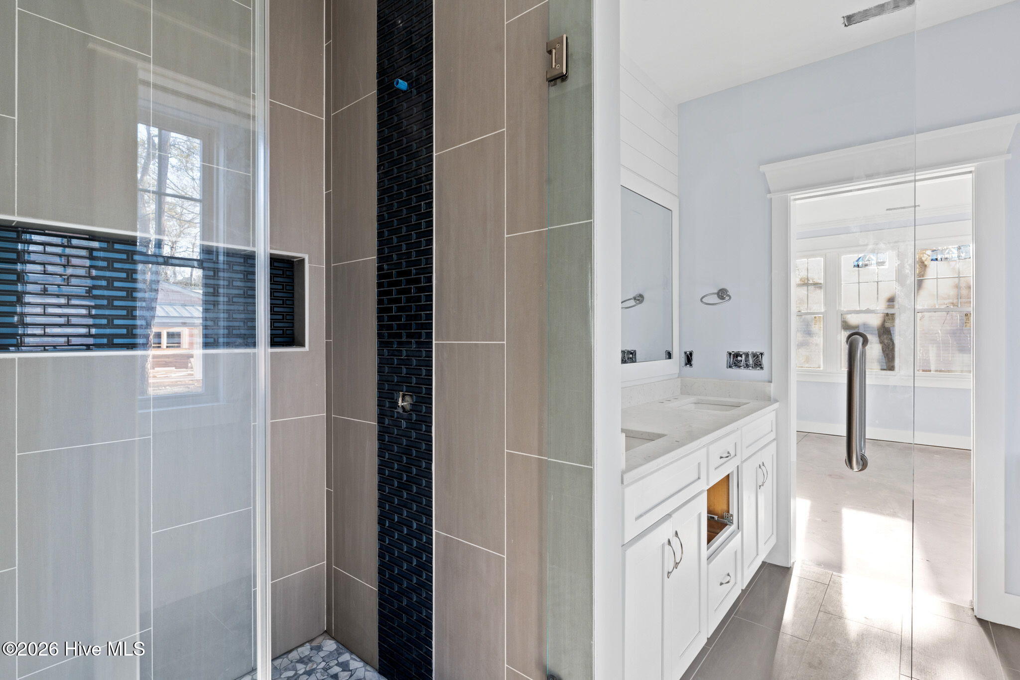 100546665 | Photo 22