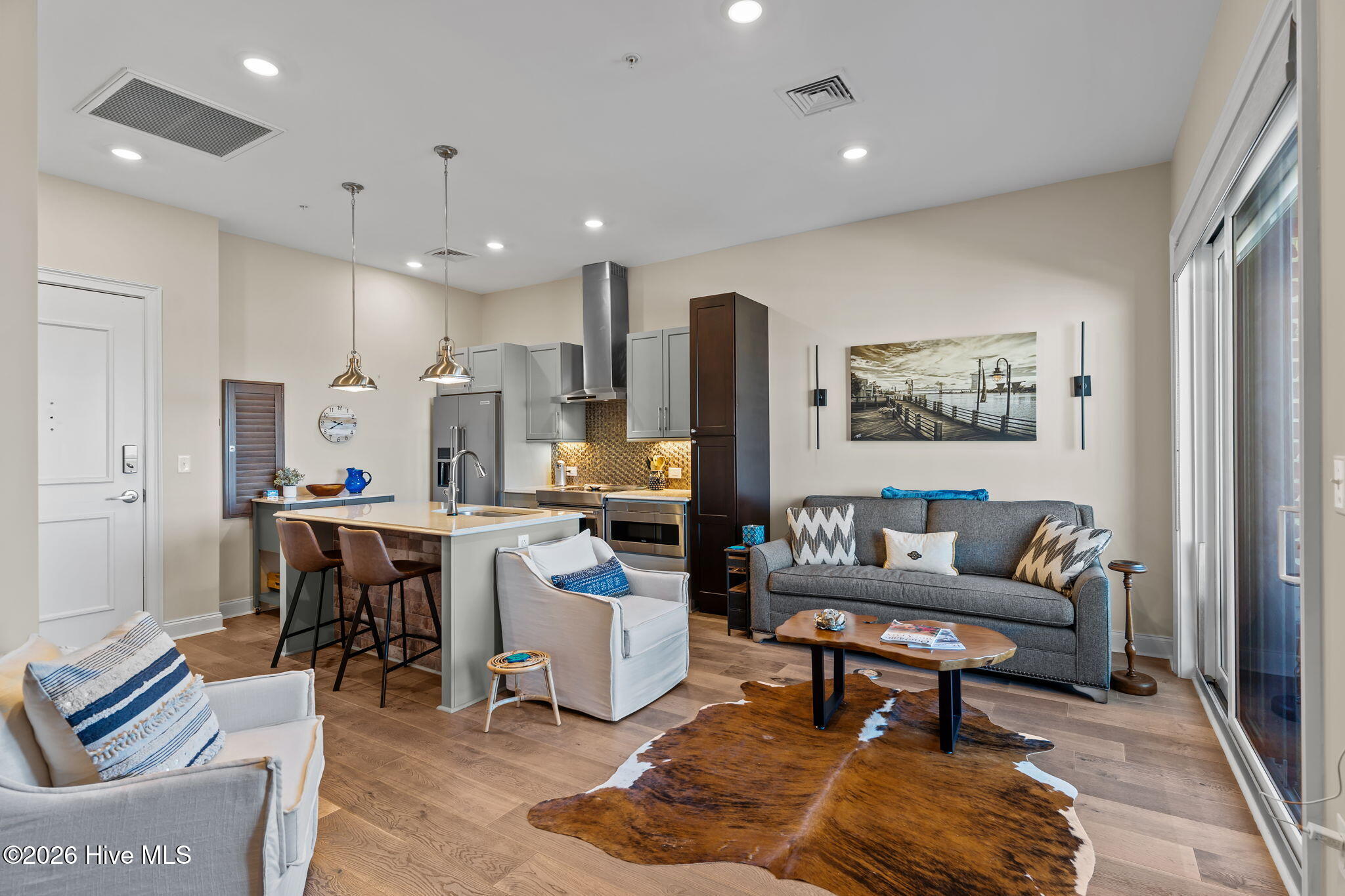 100565283 | Photo 17