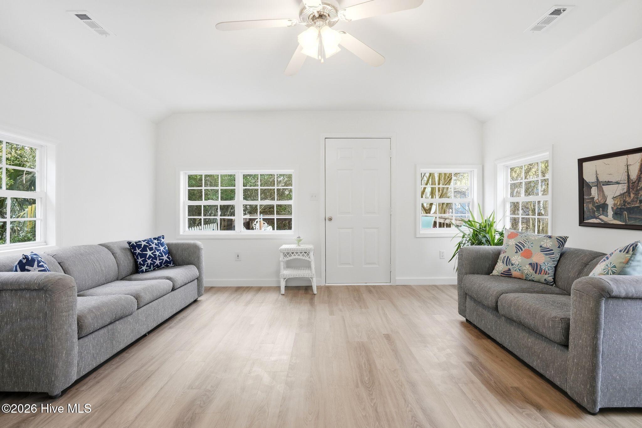 100553931 | Photo 13