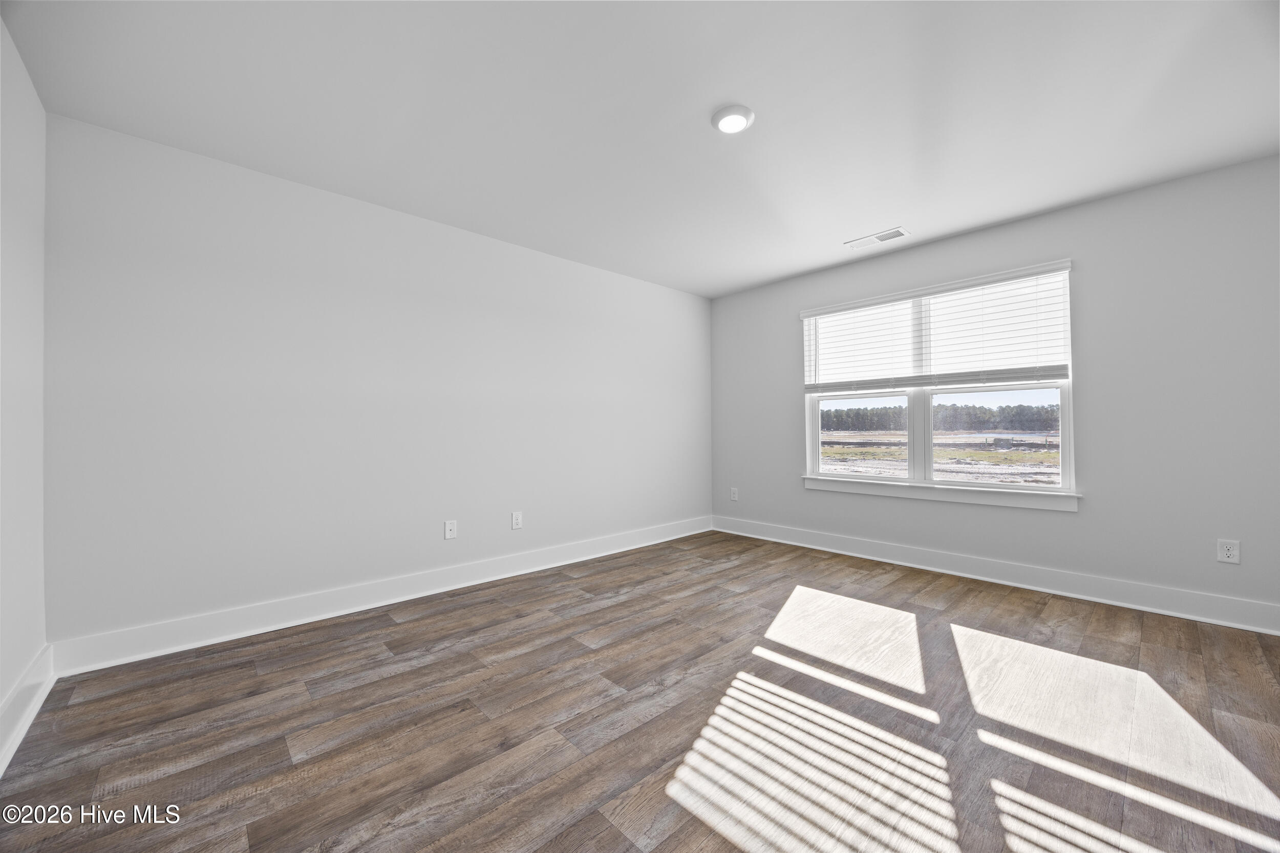 100547458 | Photo 17