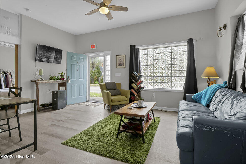 100543464 | Photo 11