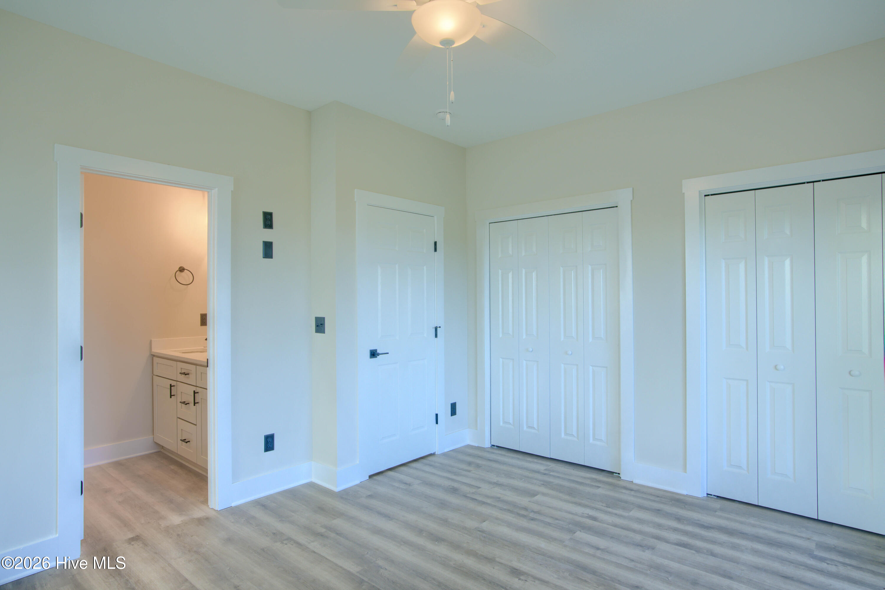 100552257 | Photo 23