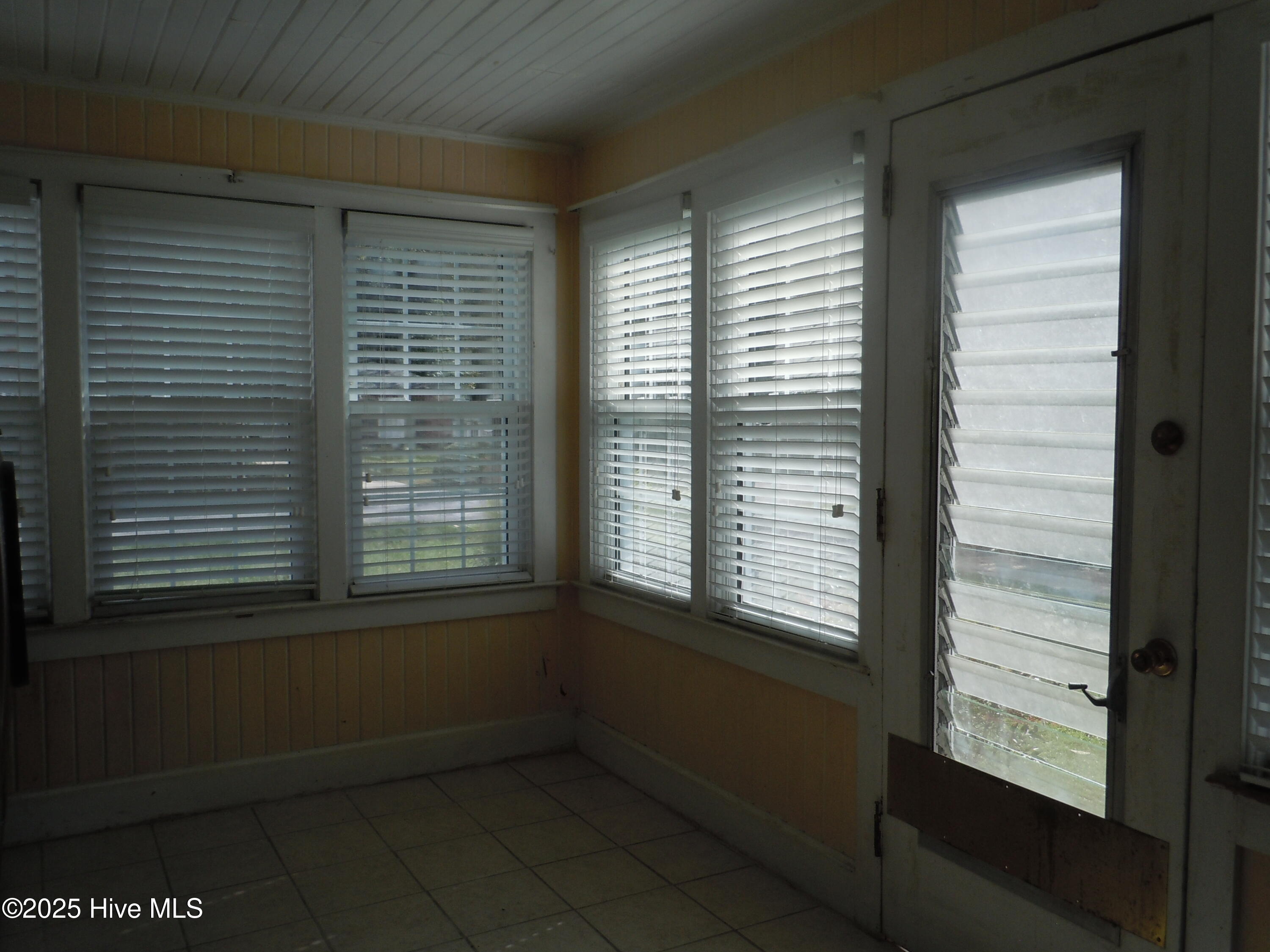 100536293 | Photo 57