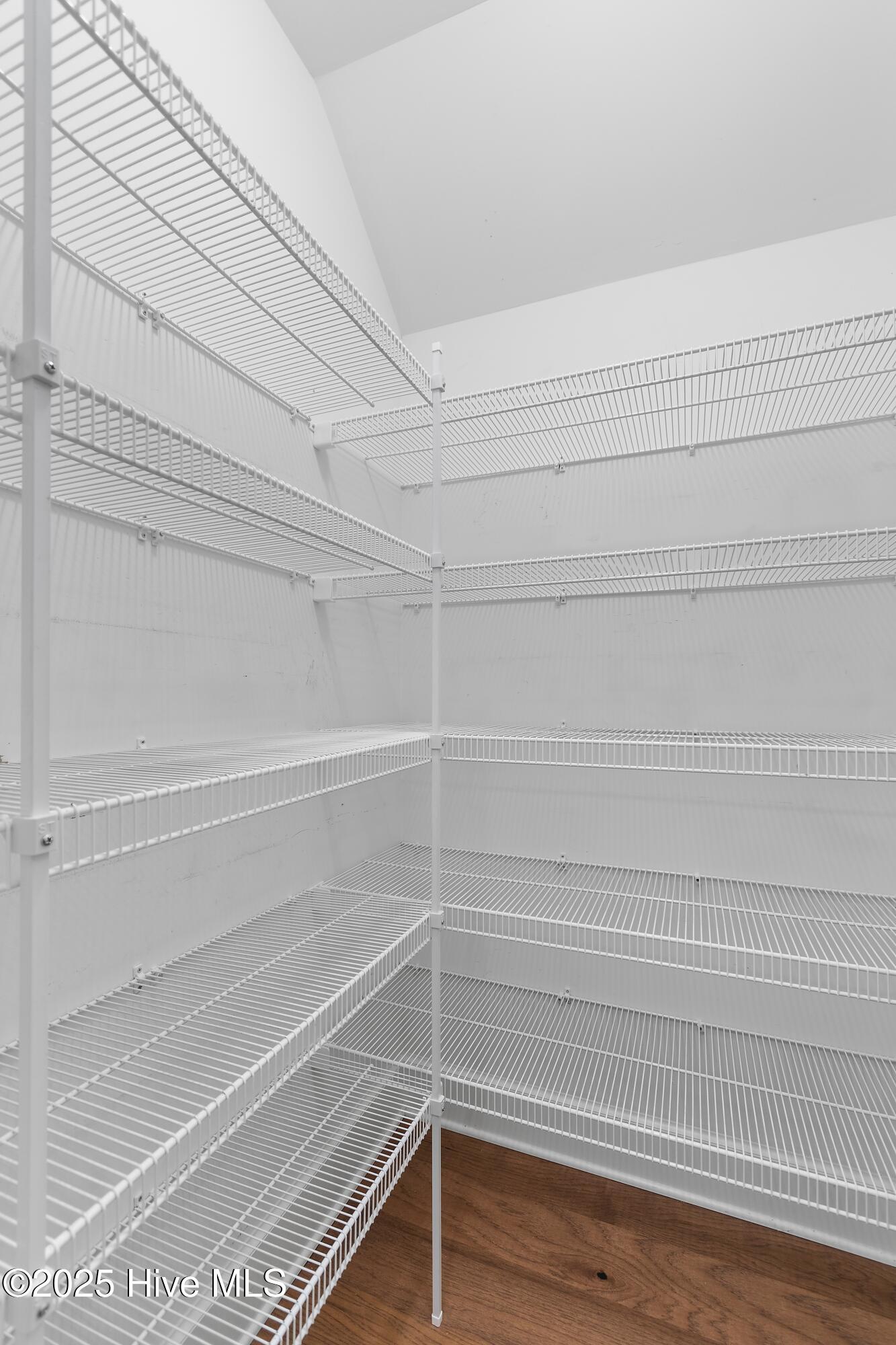 100537733 | Photo 30