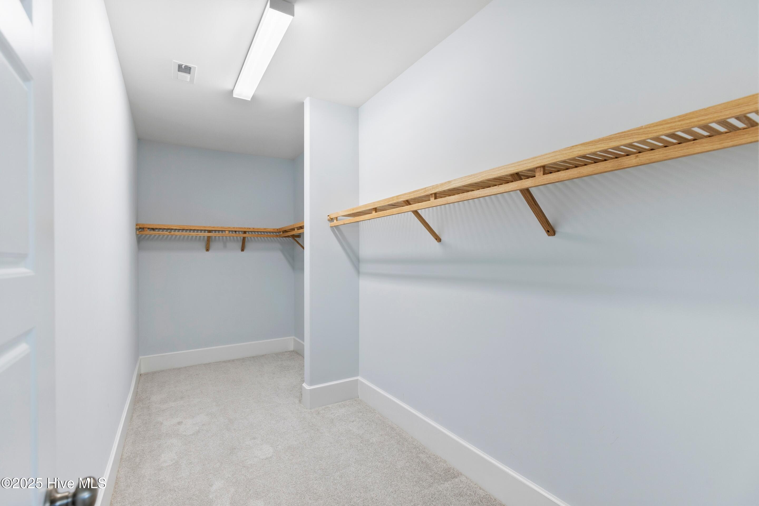 100531261 | Photo 43