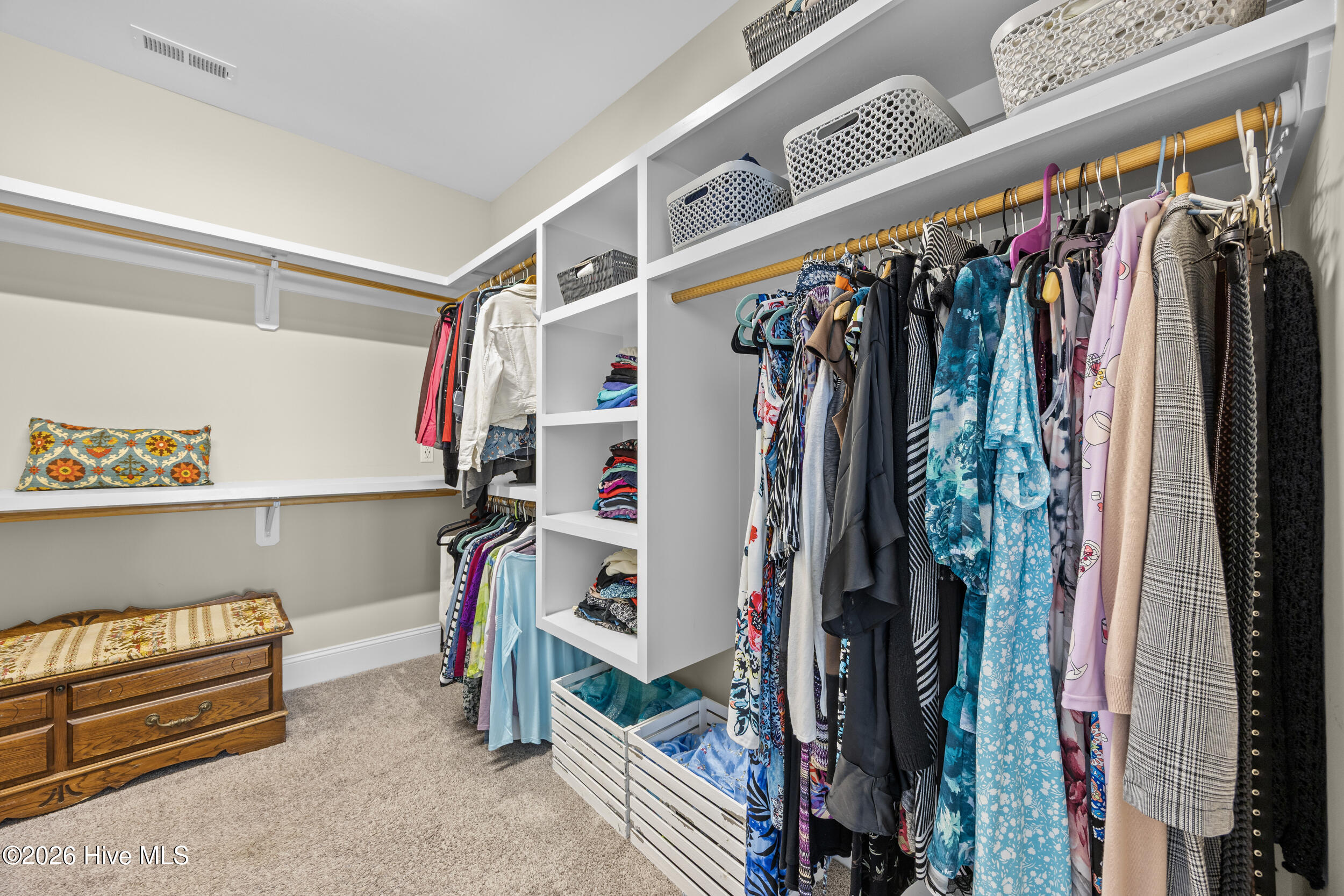 100565647 | Photo 29