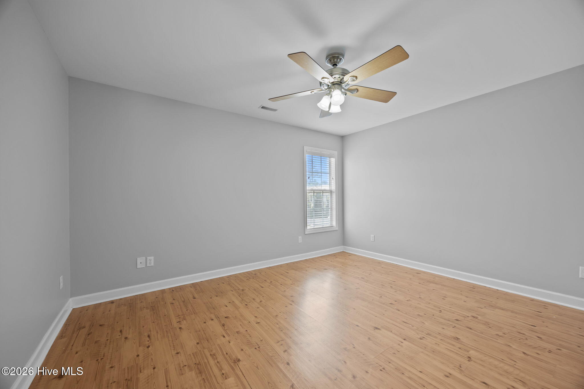 100565984 | Photo 26