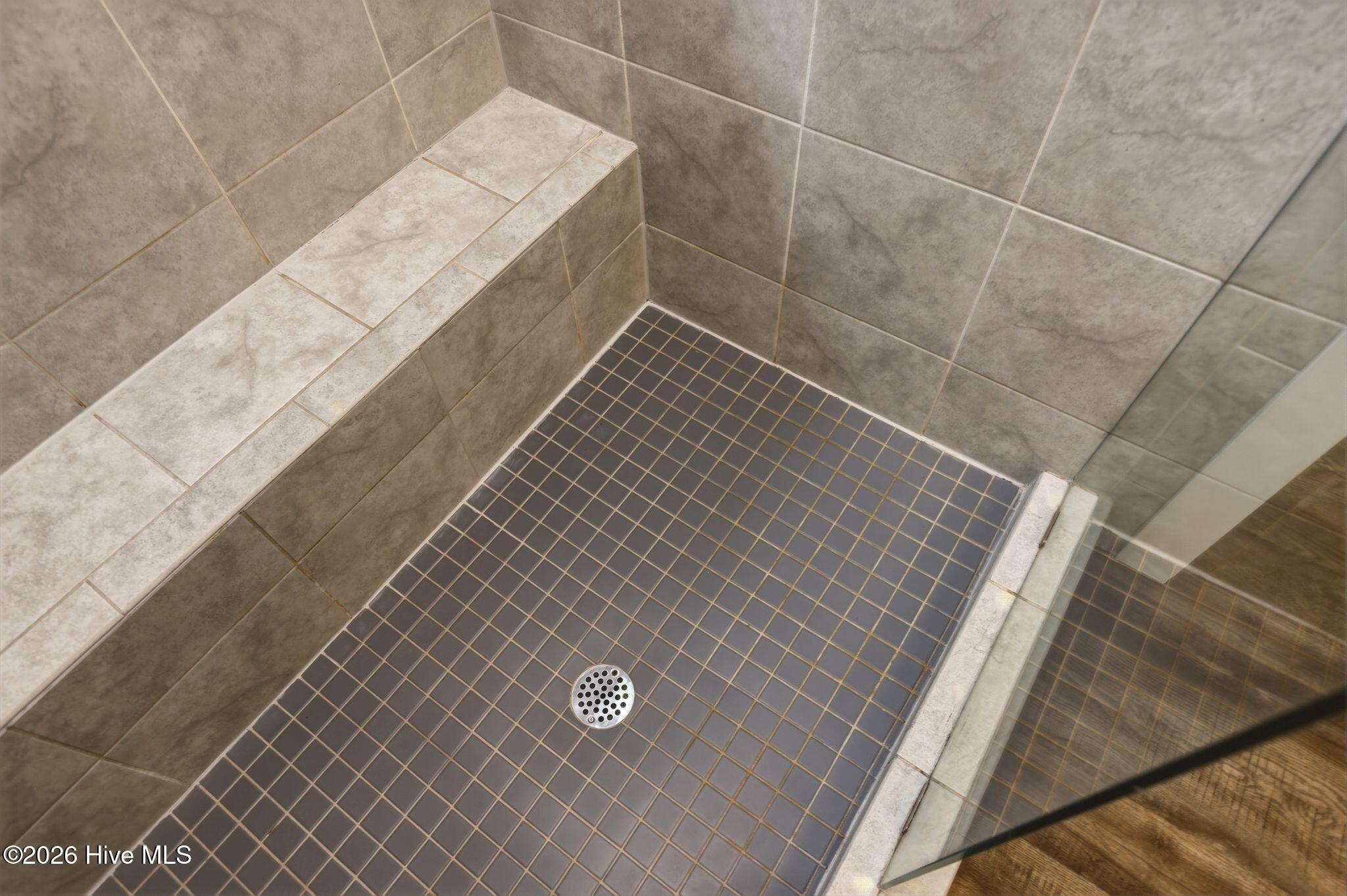 100560702 | Photo 54