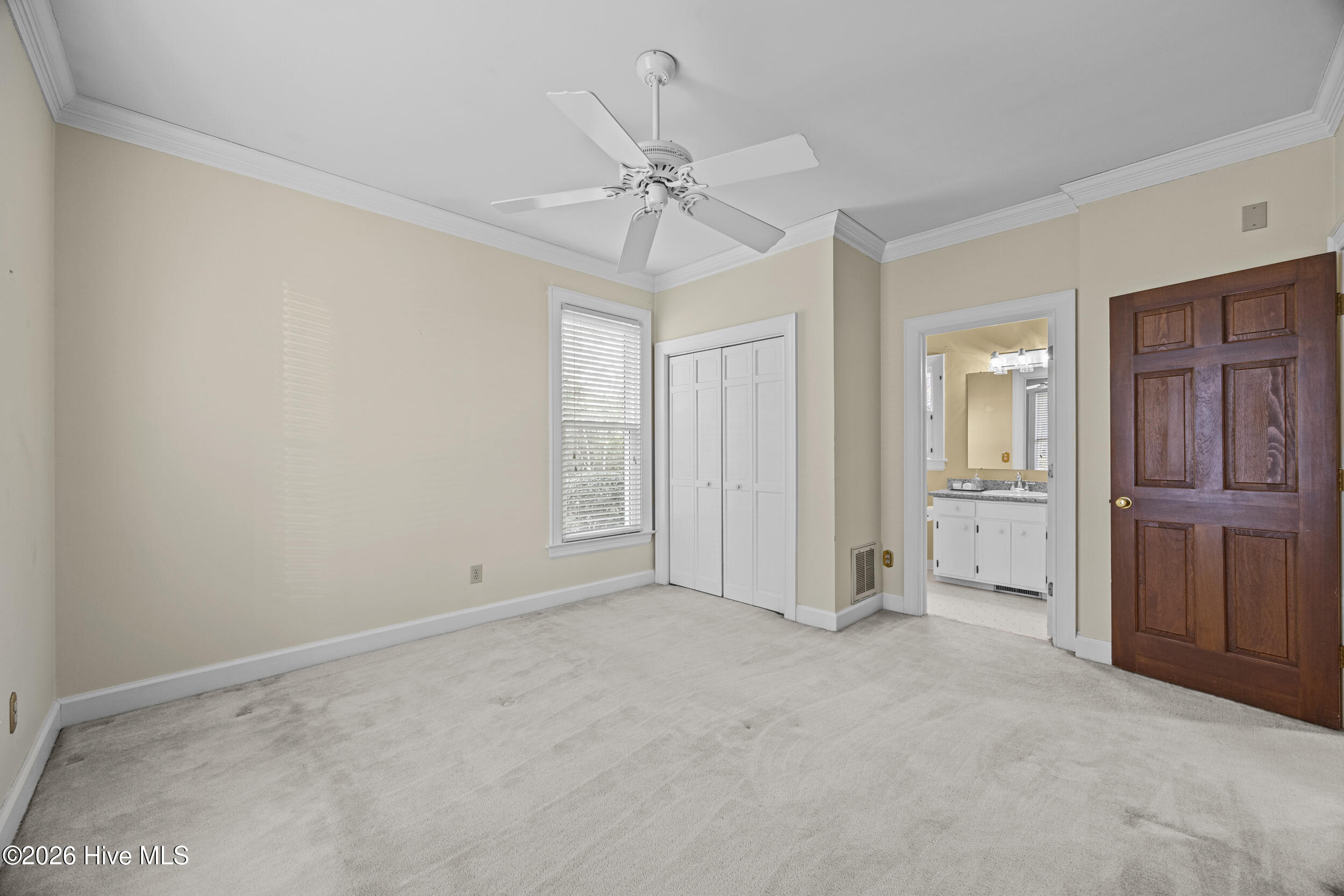 100560704 | Photo 32