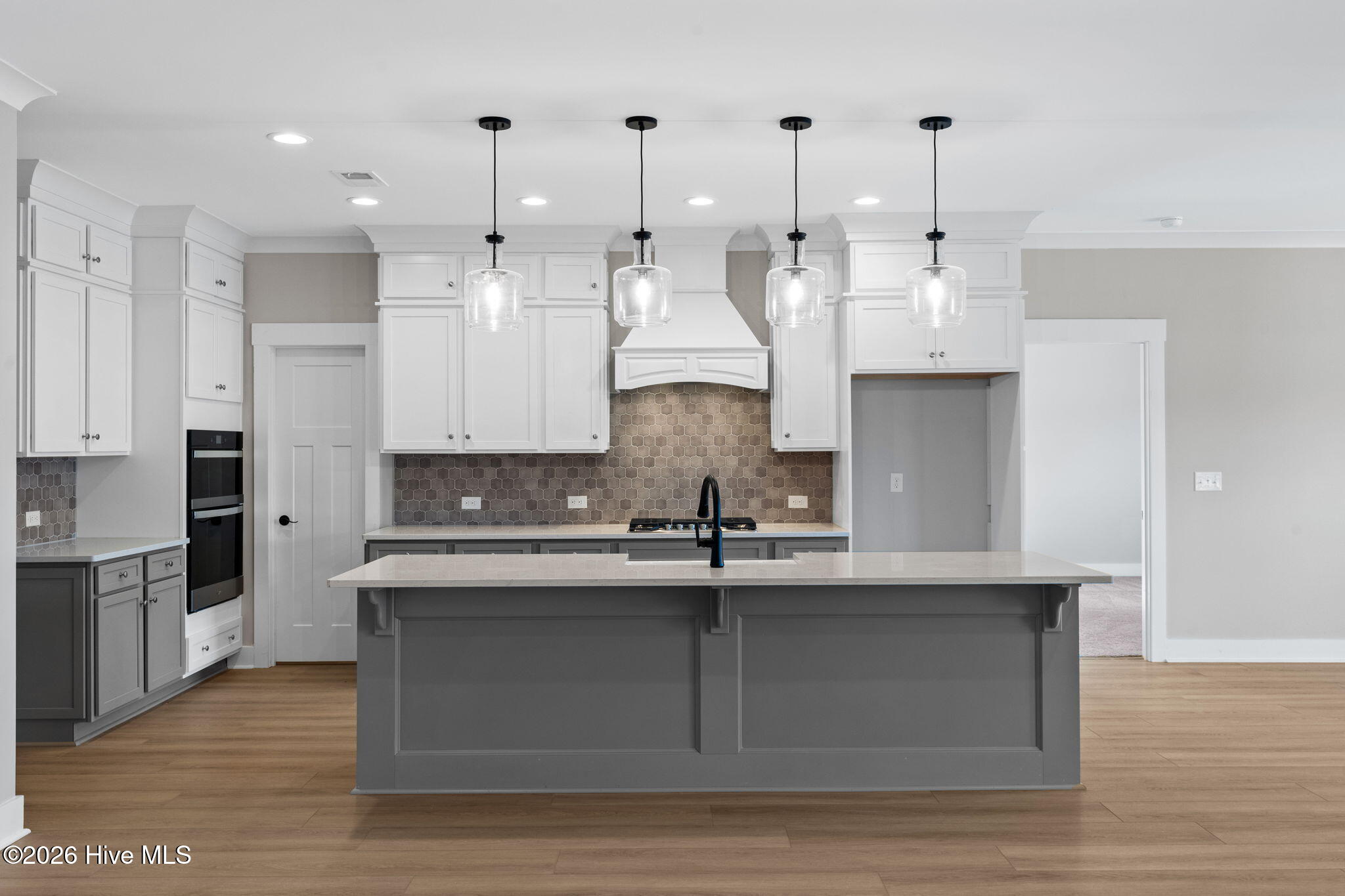 100537581 | Photo 65