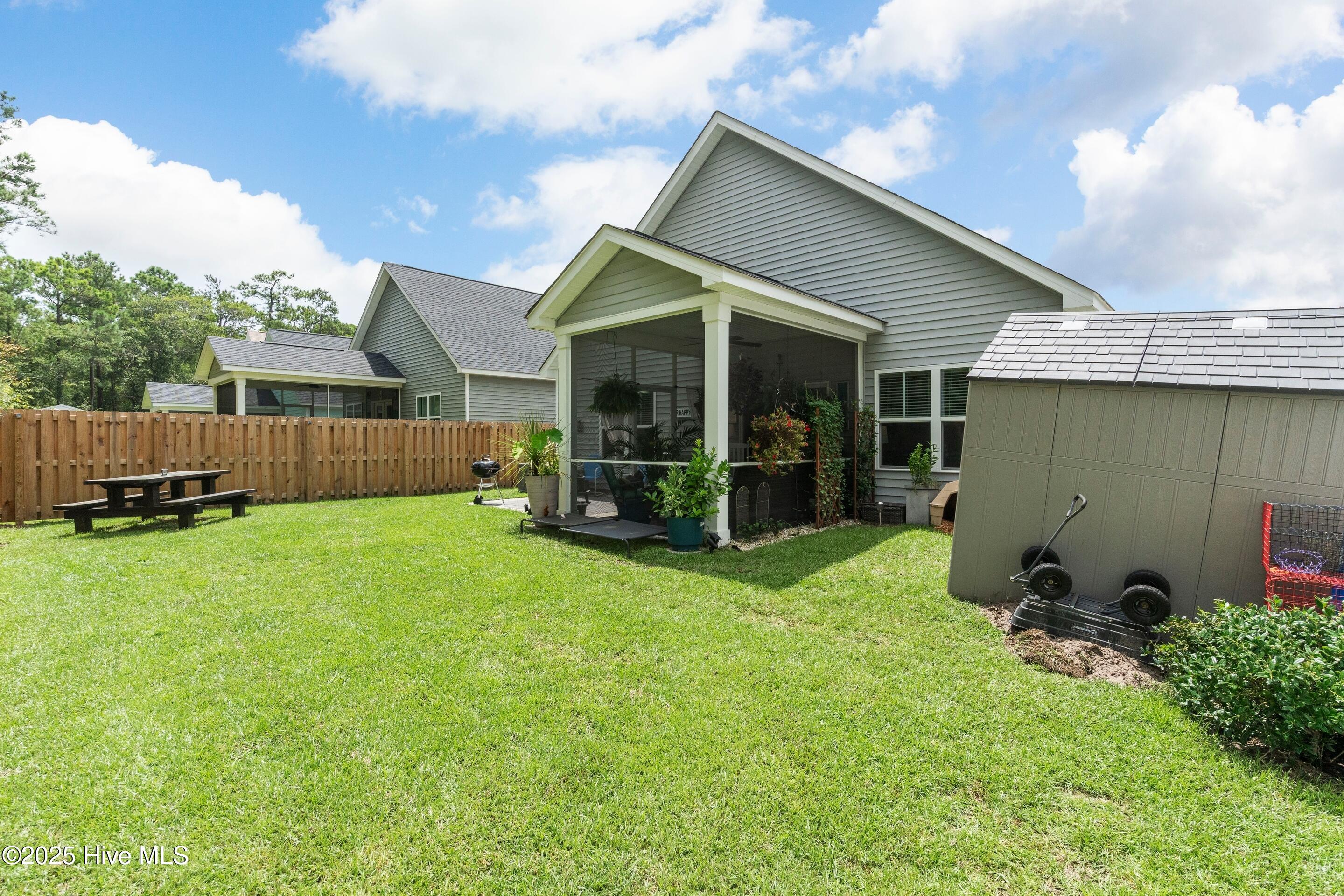 100525956 | Photo 17