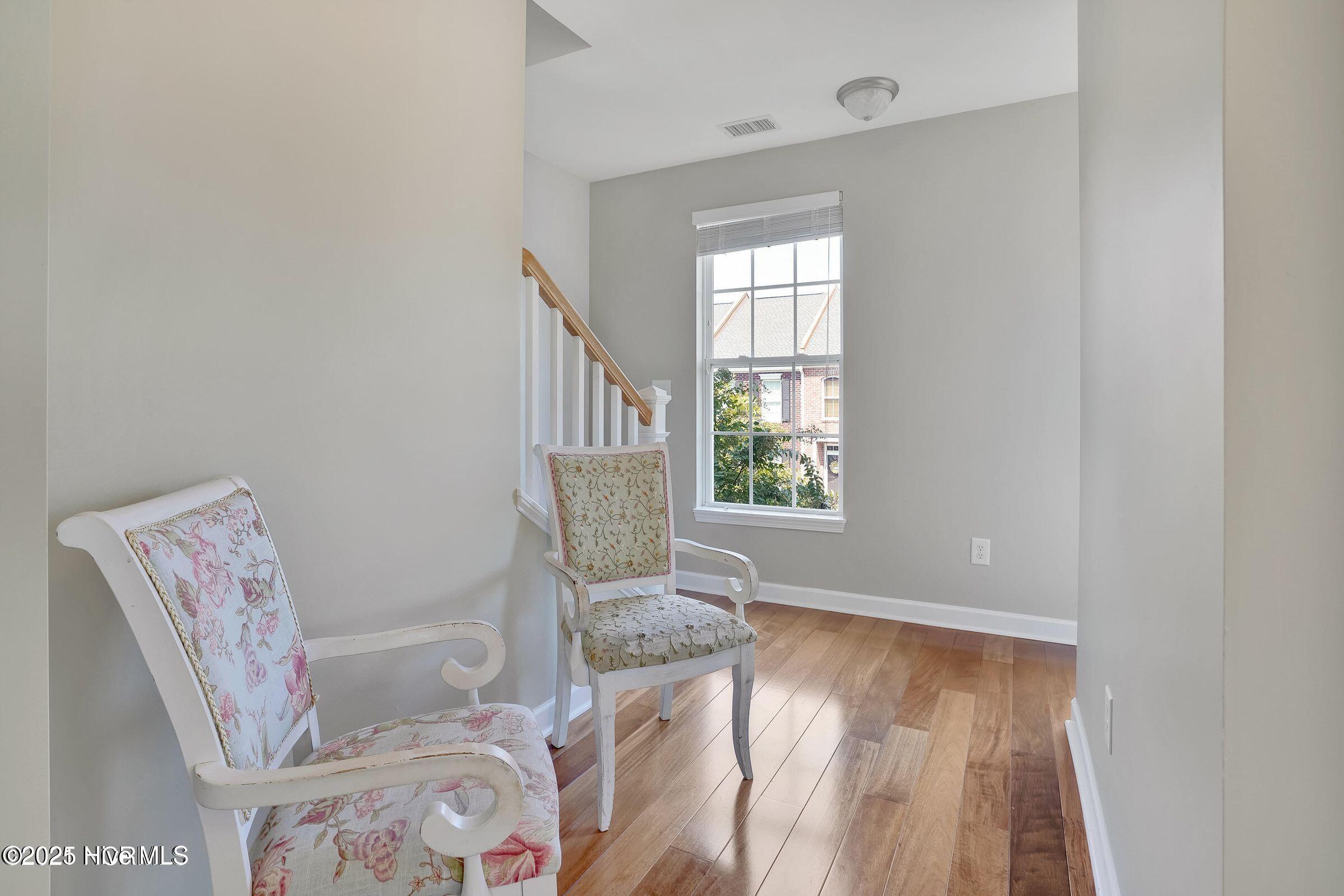 100514003 | Photo 11