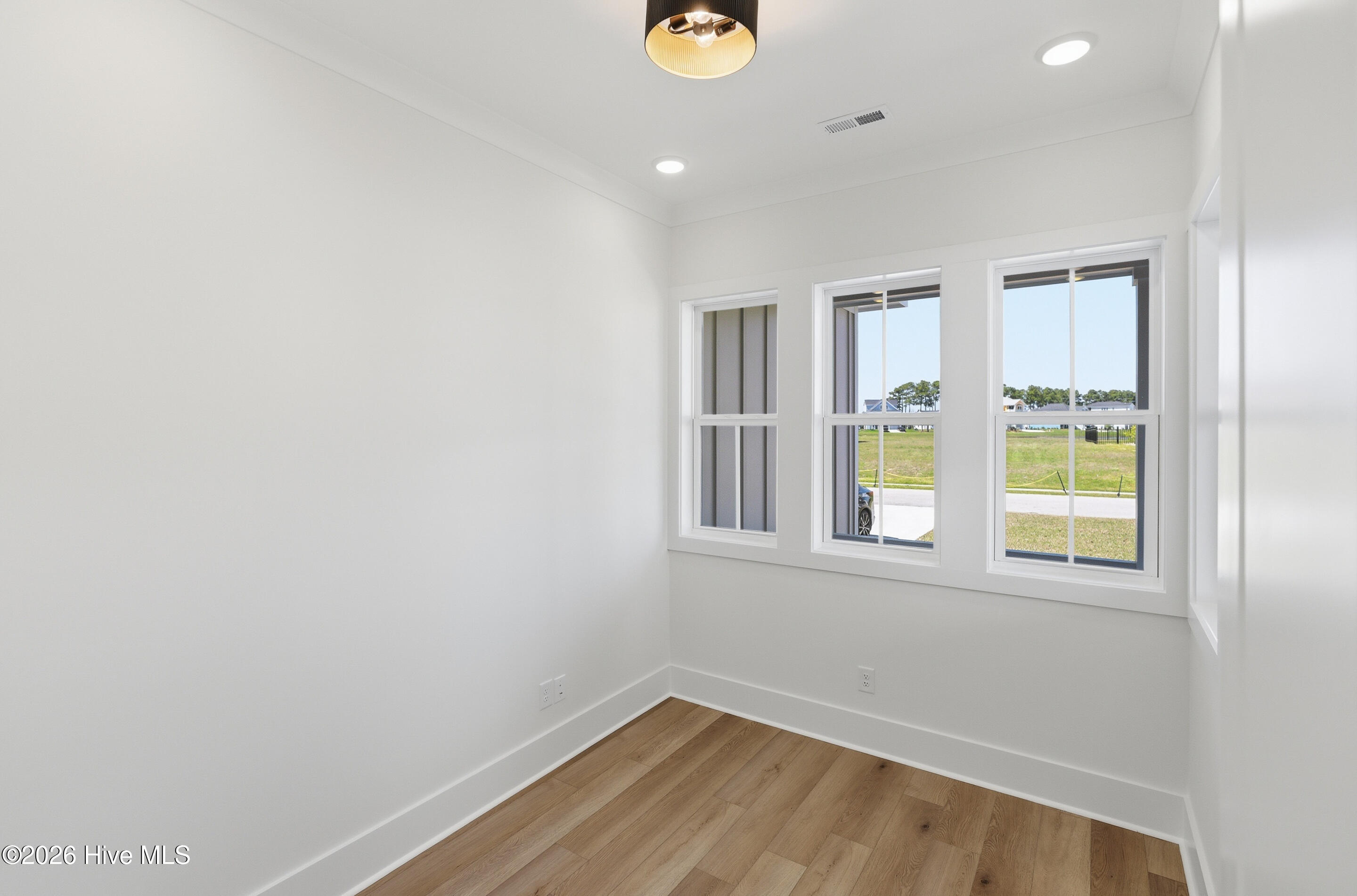 100564913 | Photo 16