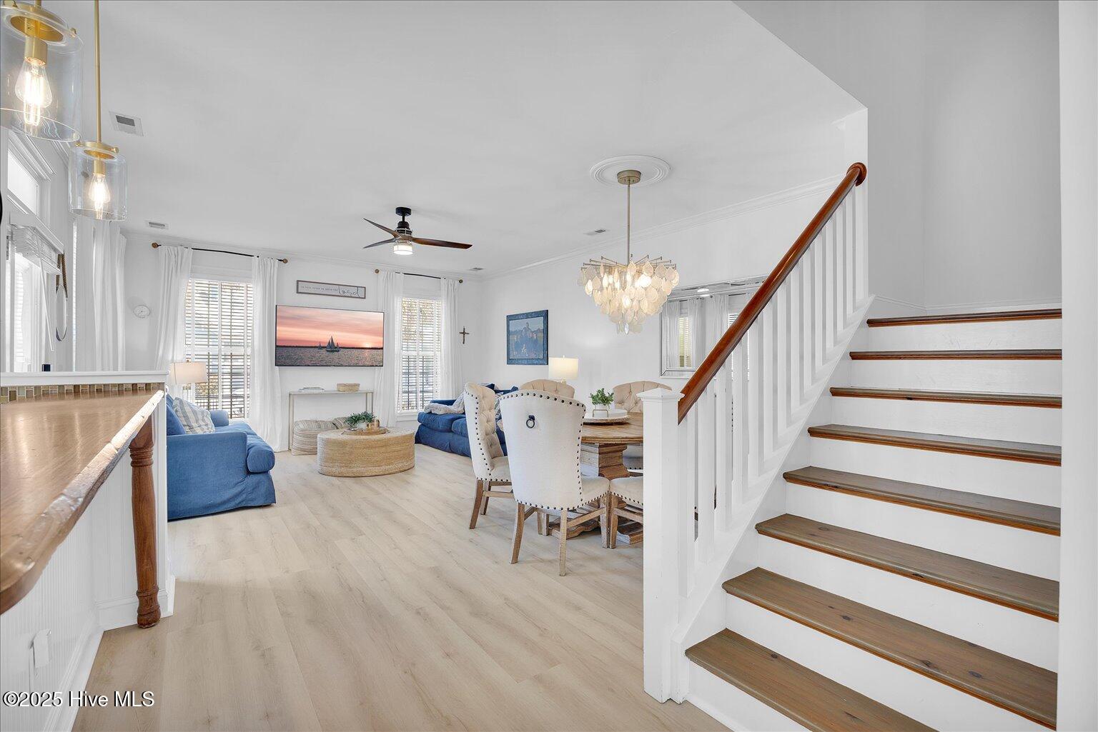 100545329 | Photo 35