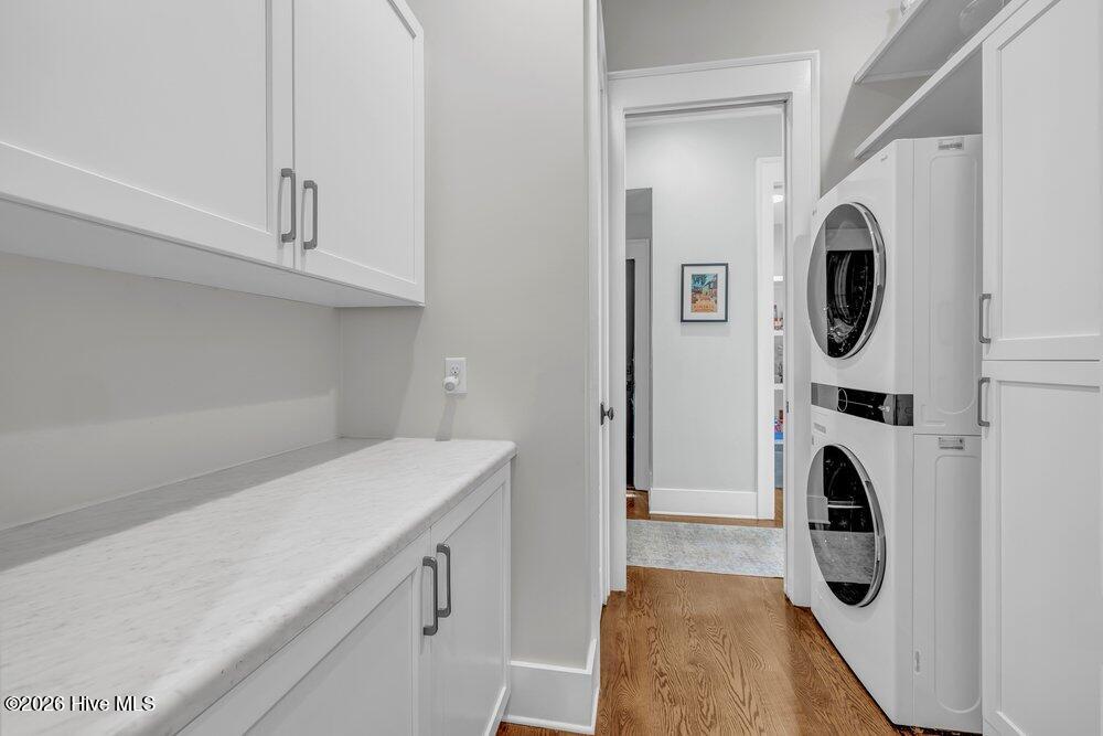 100561379 | Photo 16