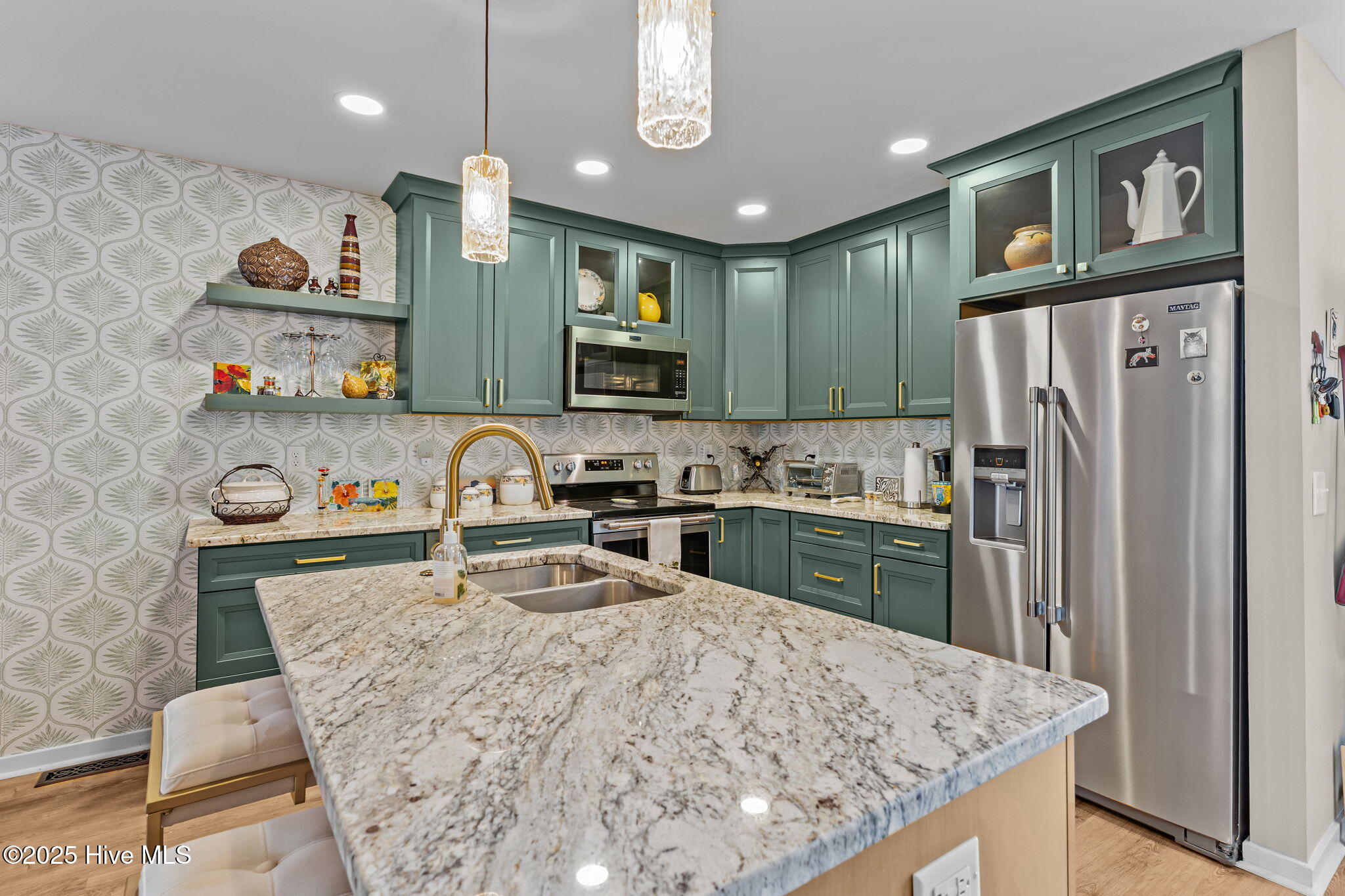 100545533 | Photo 16