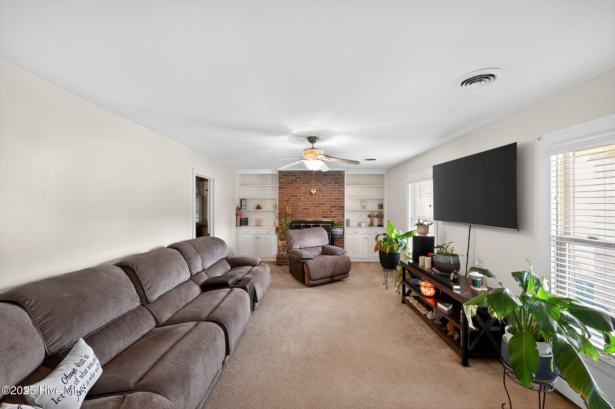 10_3004_US_Hwy_301_S_Wilson_NC_27893-Liv