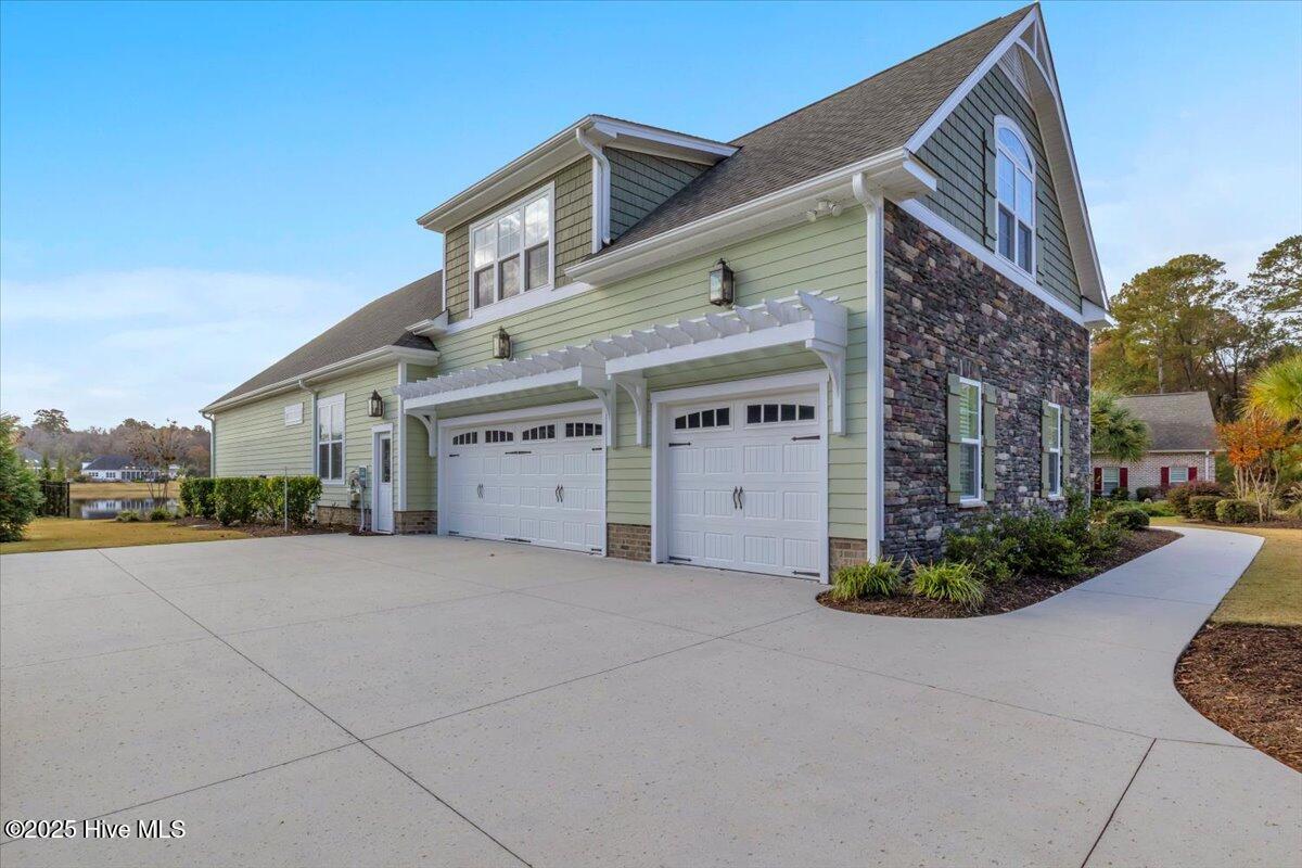 100540967 | Photo 86