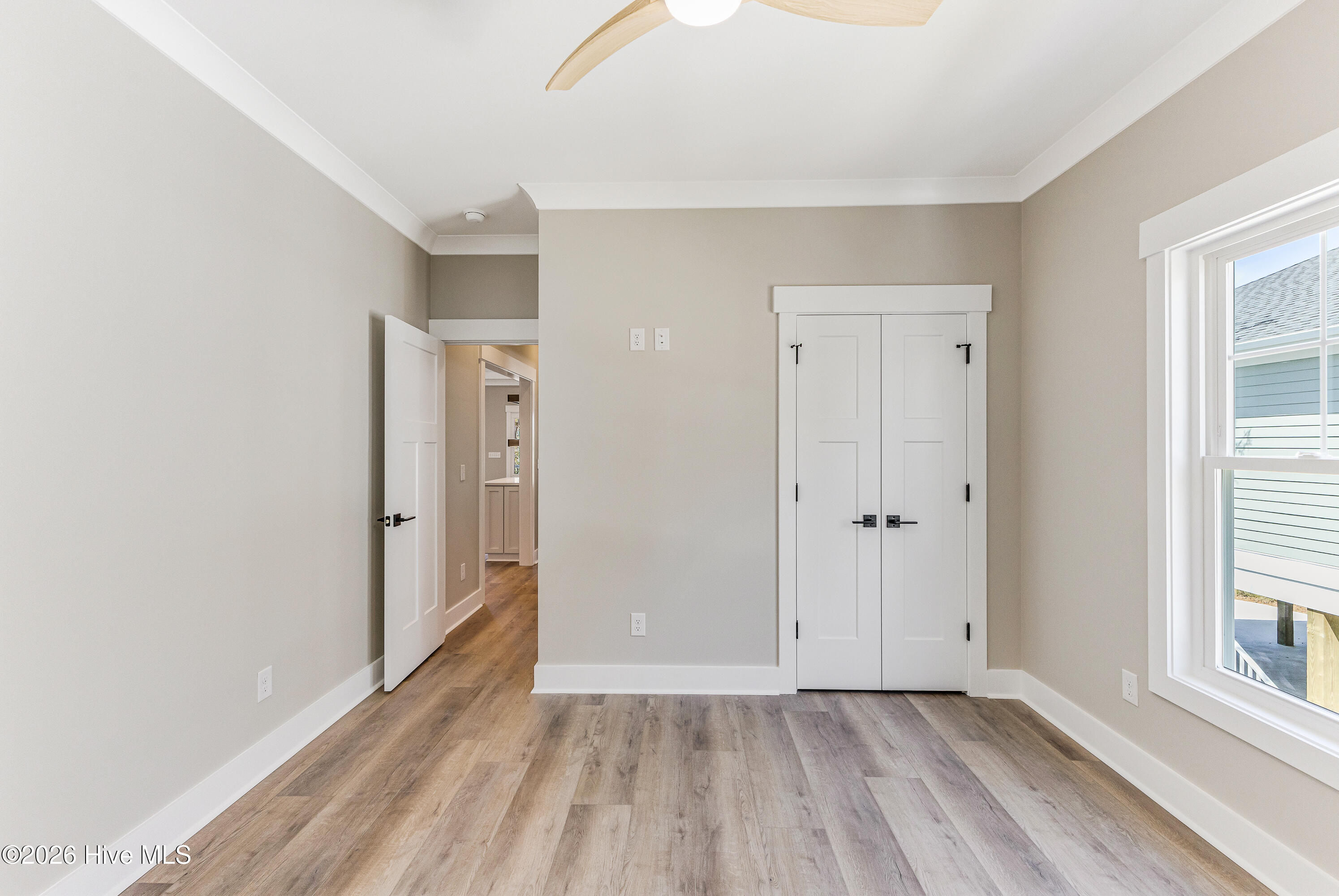 100564365 | Photo 25