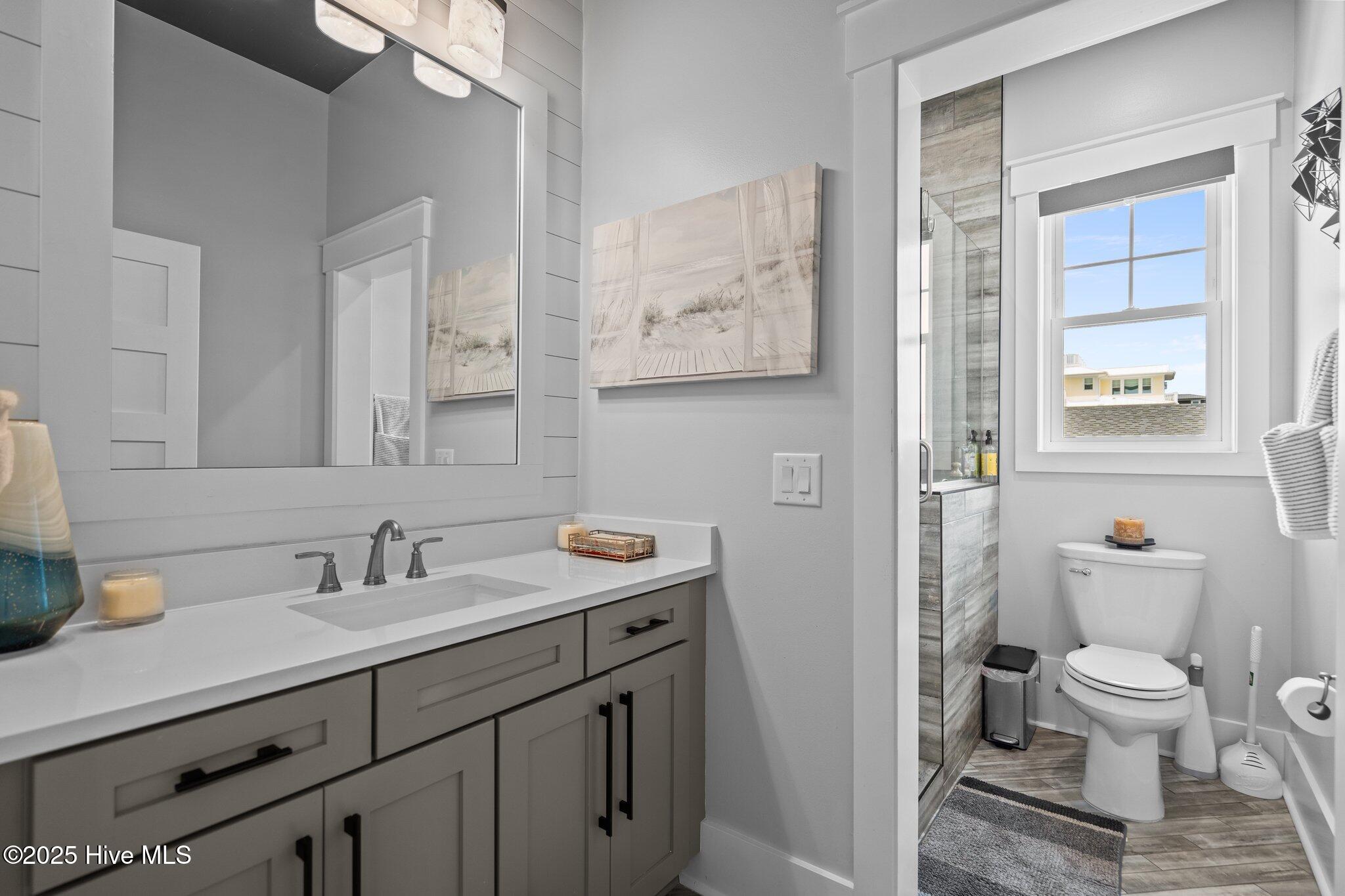 100514029 | Photo 36