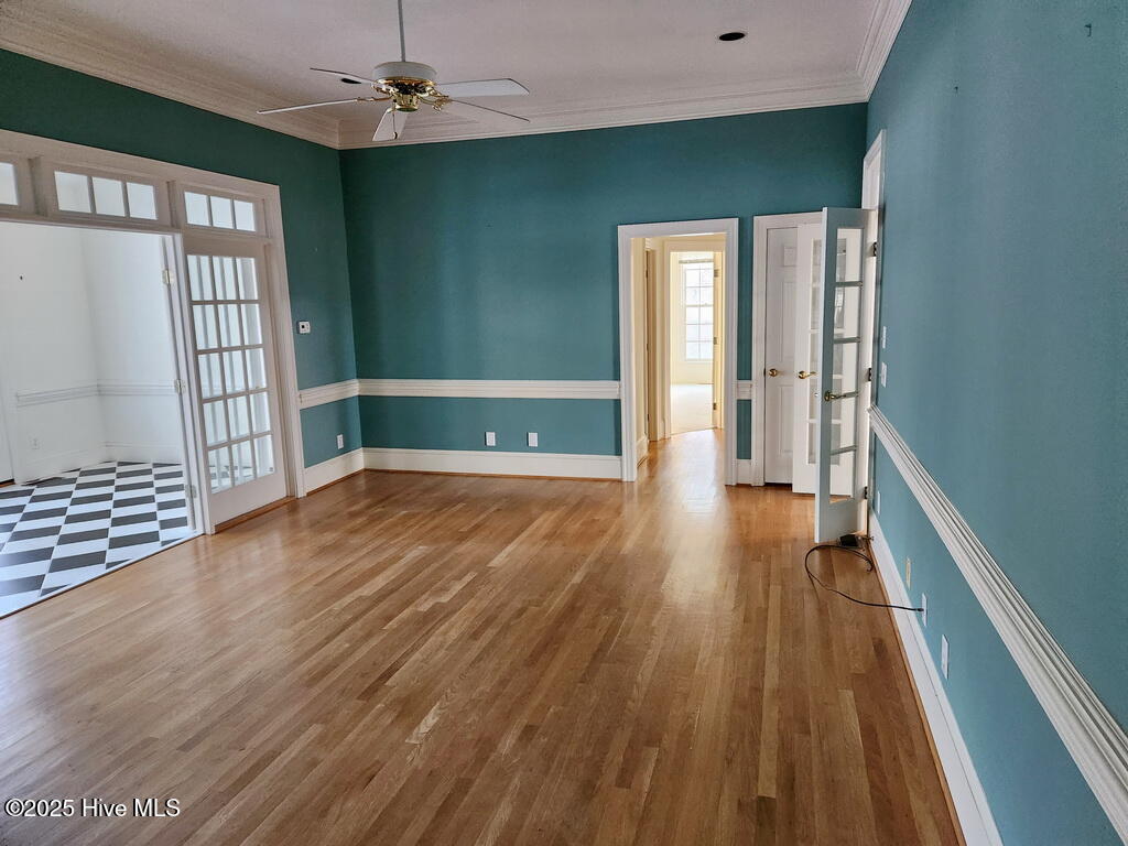 22 FAMILY ROOM