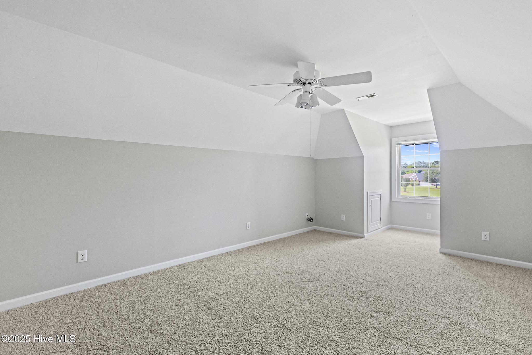 100508292 | Photo 51