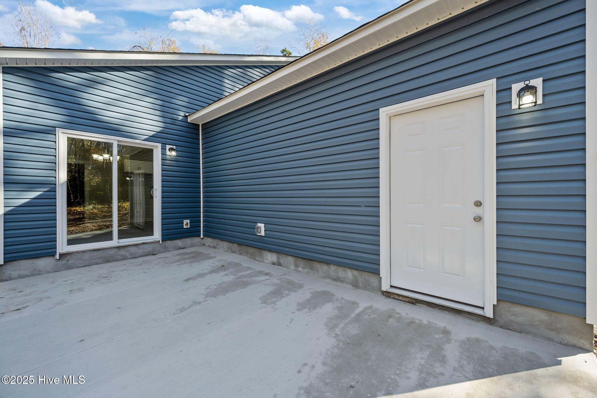 100542869 | Photo 37