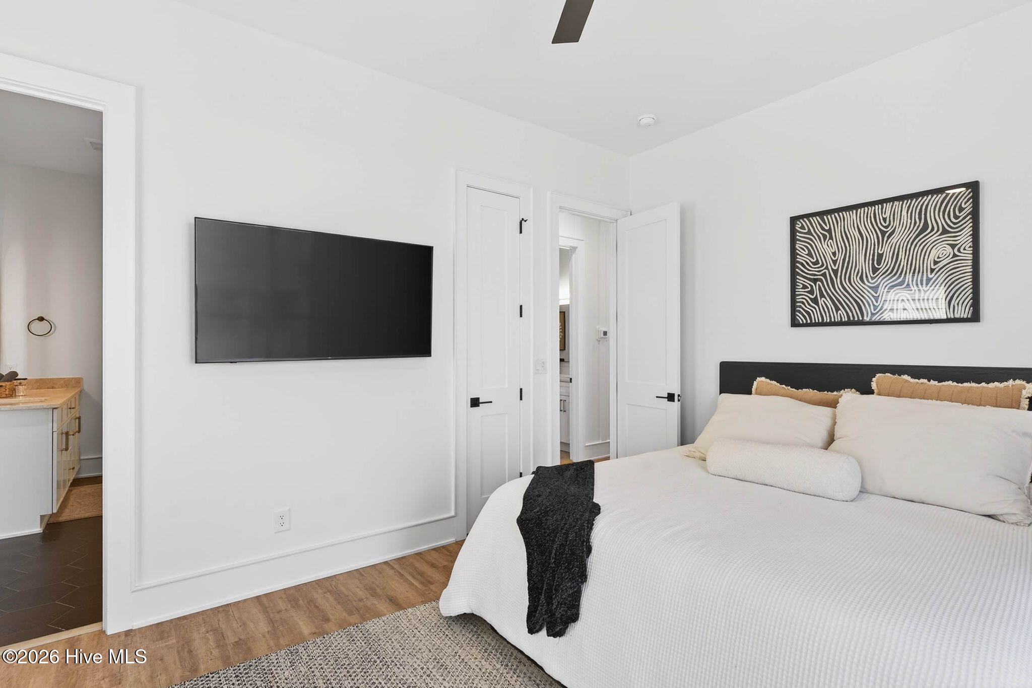 100565153 | Photo 46