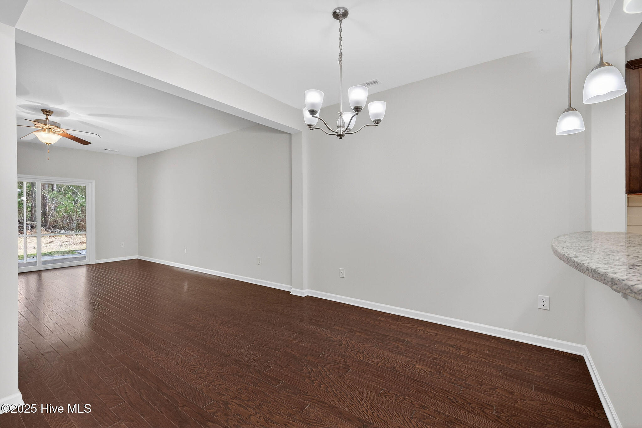 100545229 | Photo 11