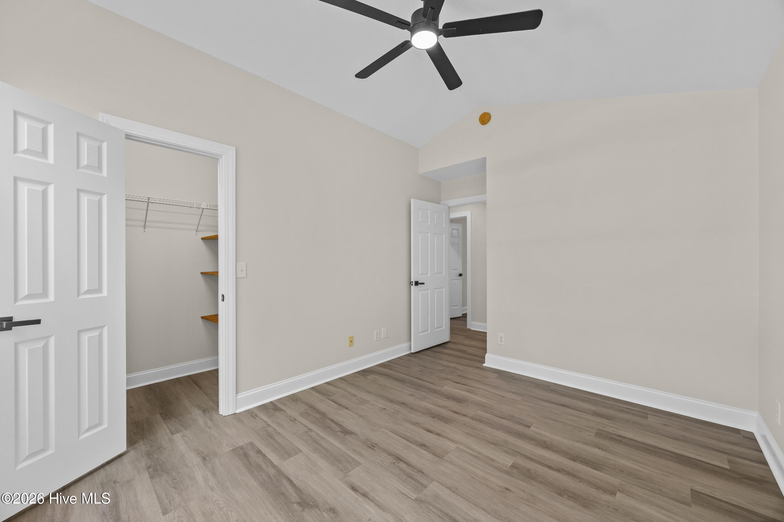 100569542 | Photo 22