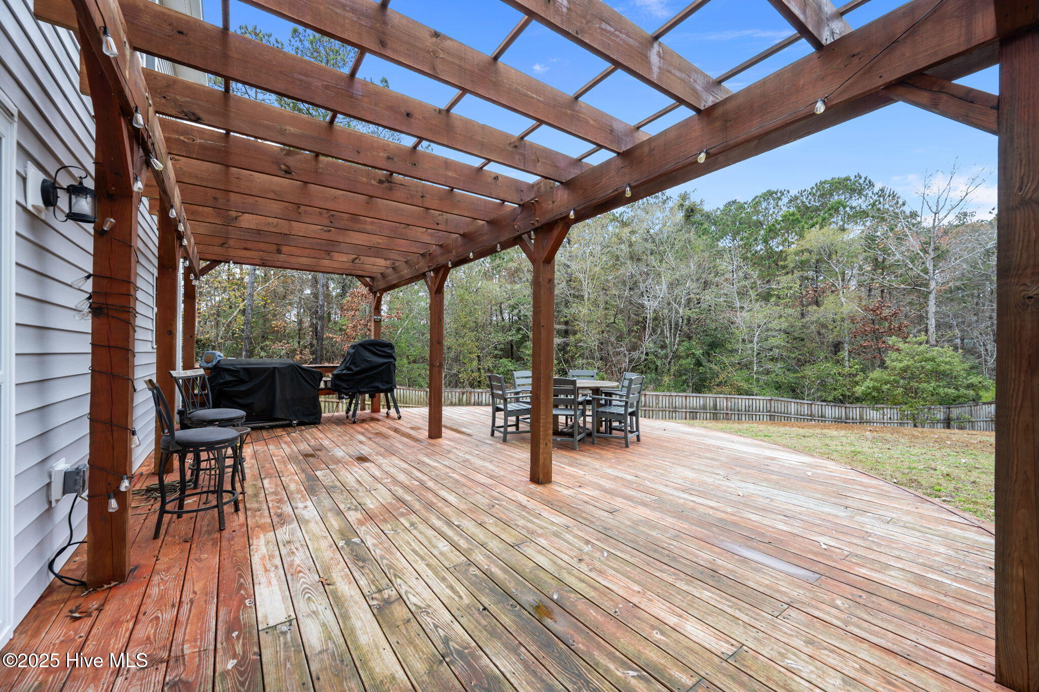 100544469 | Photo 35