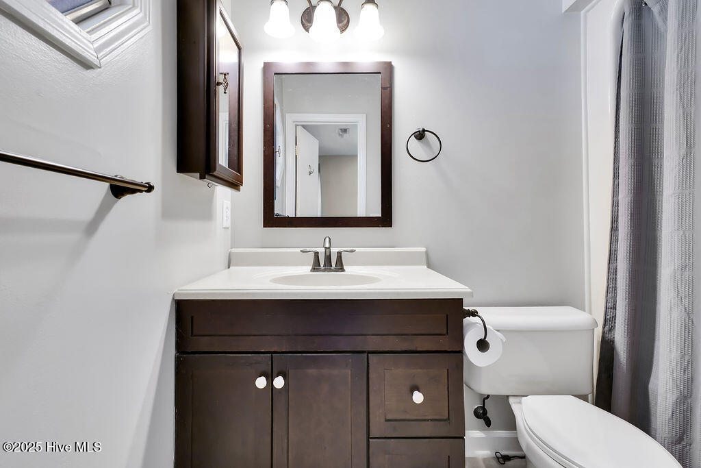 100533718 | Photo 25