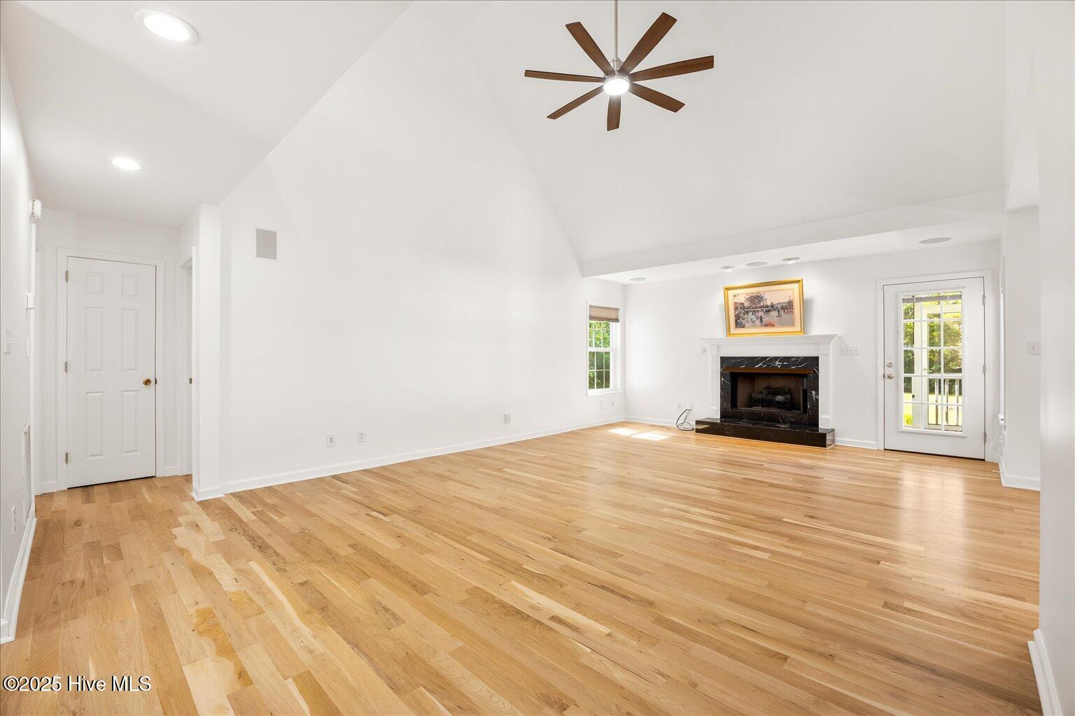 100535280 | Photo 12