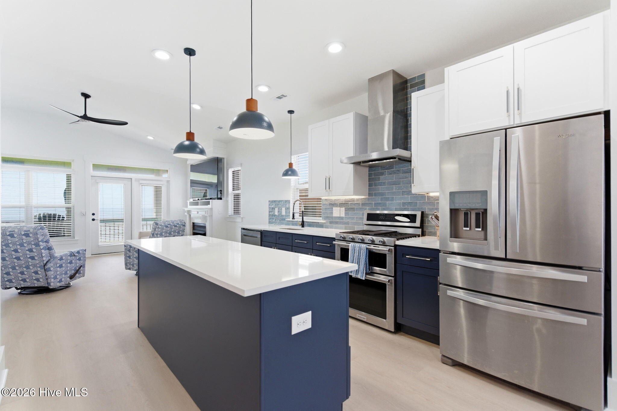 100570337 | Photo 10