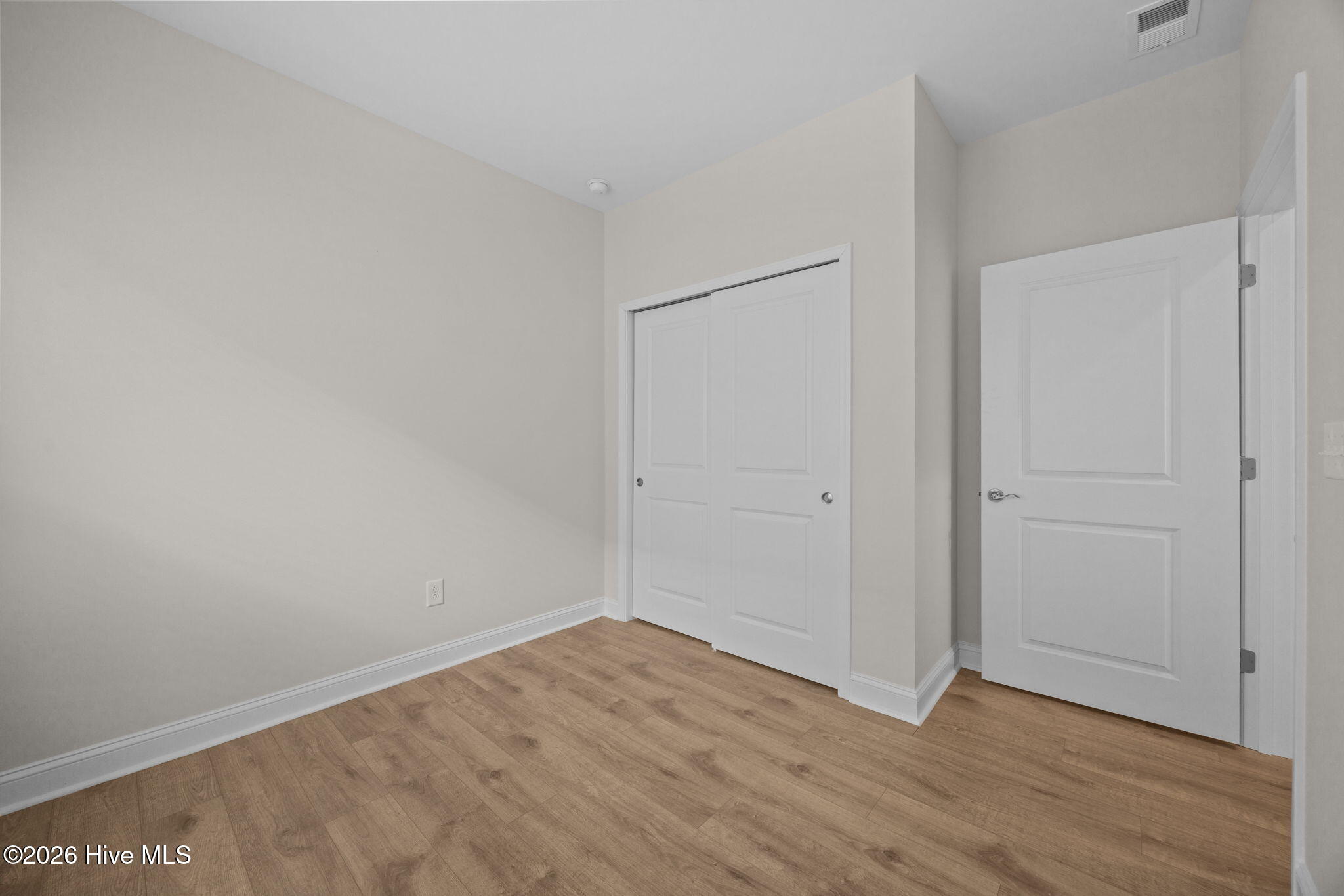 100551167 | Photo 33