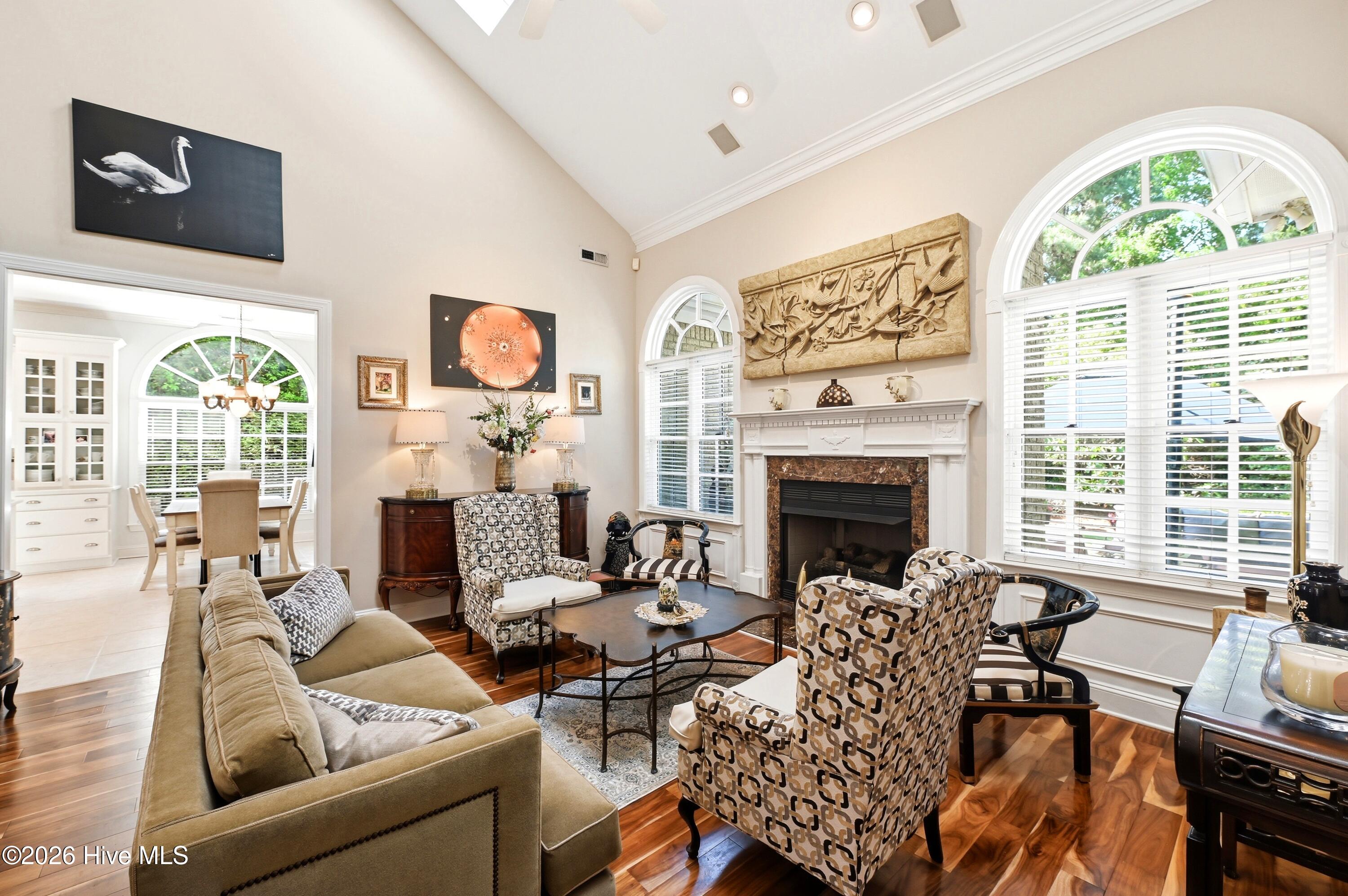 100567999 | Photo 10