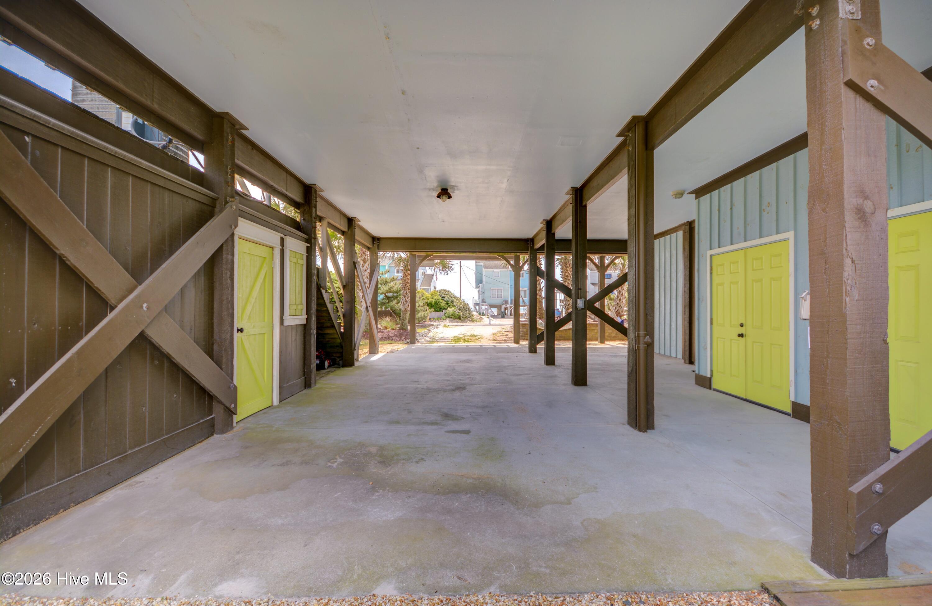 100565918 | Photo 35