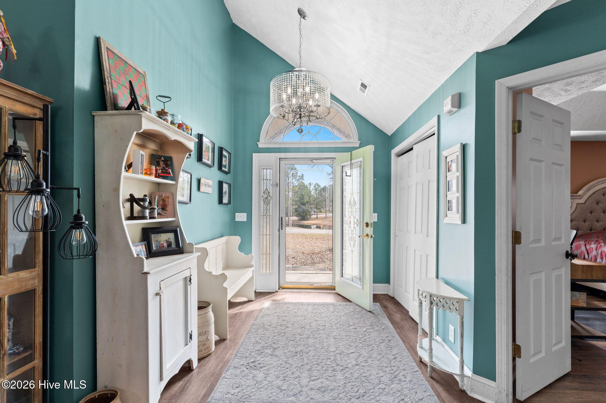 100556346 | Photo 53