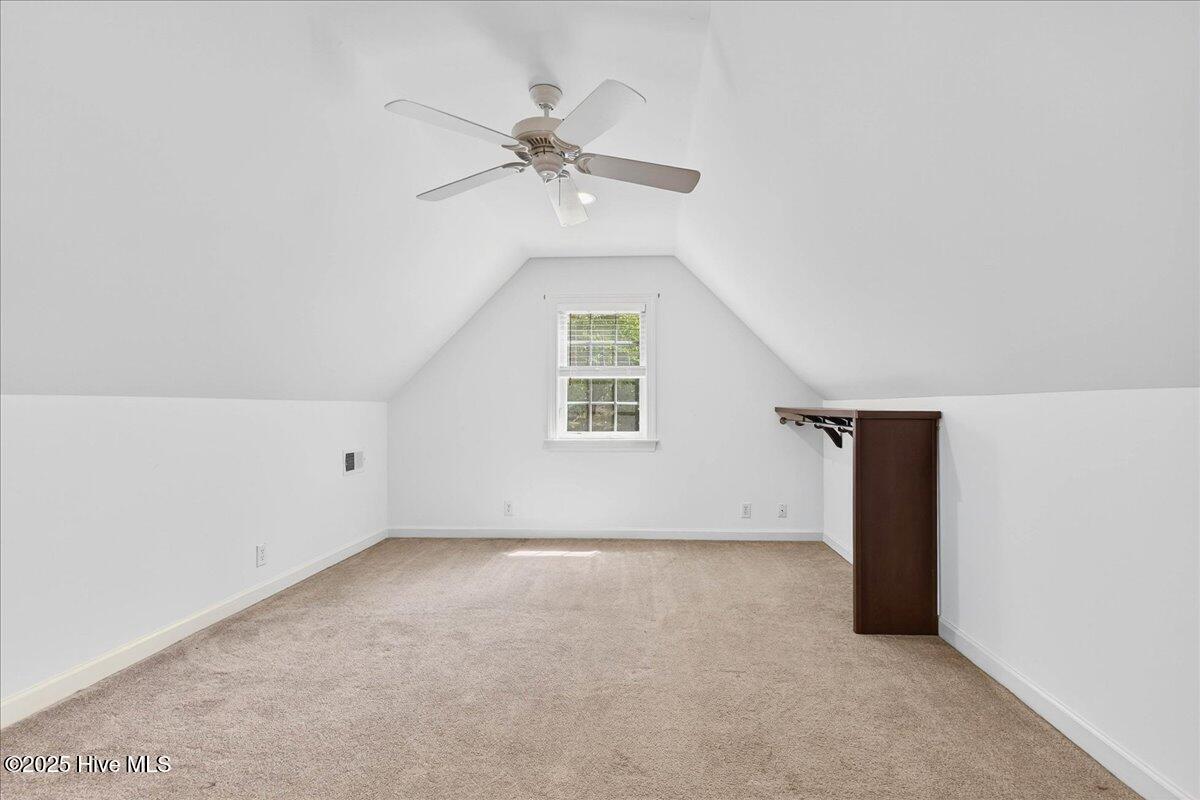 100519877 | Photo 37