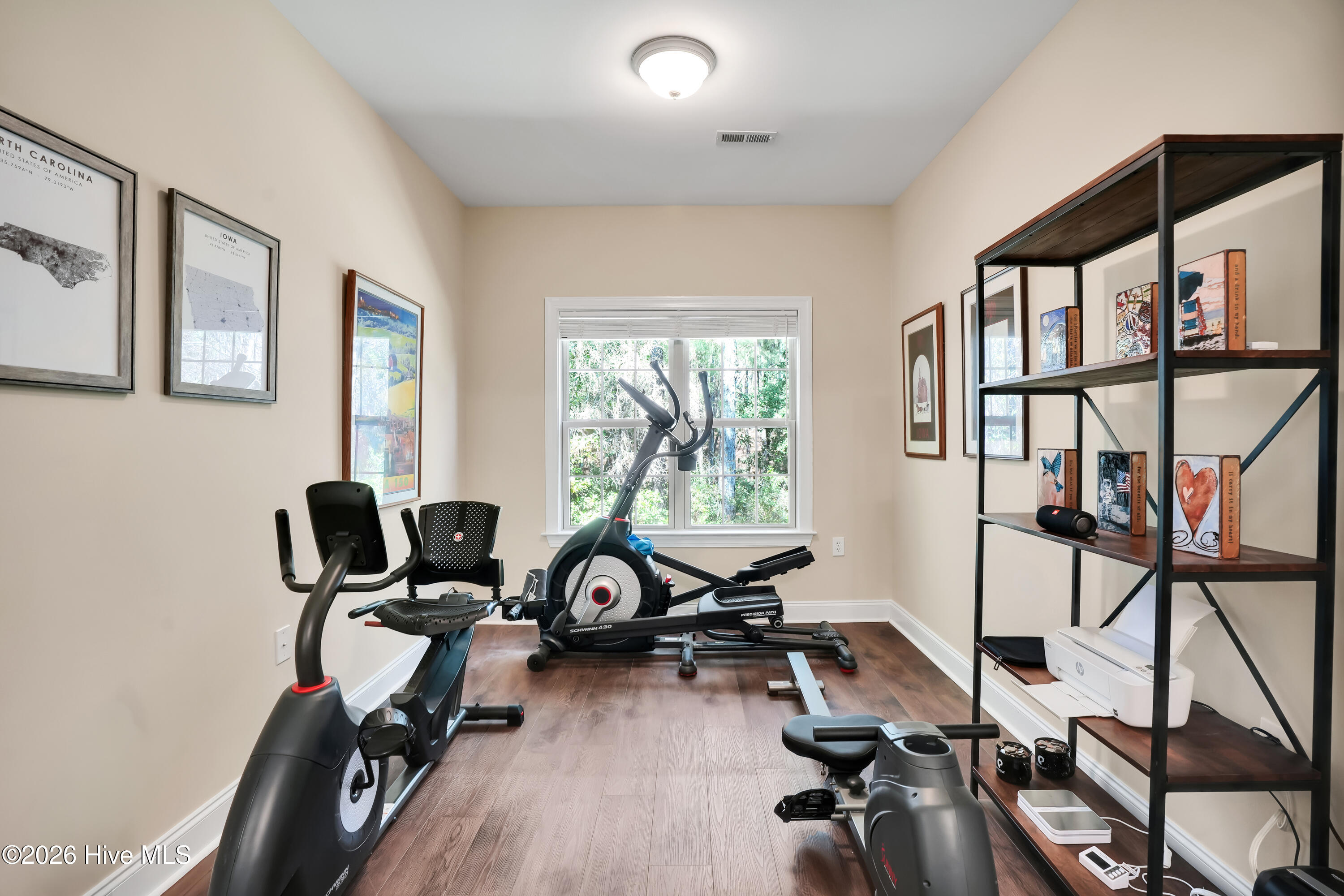 100561056 | Photo 17