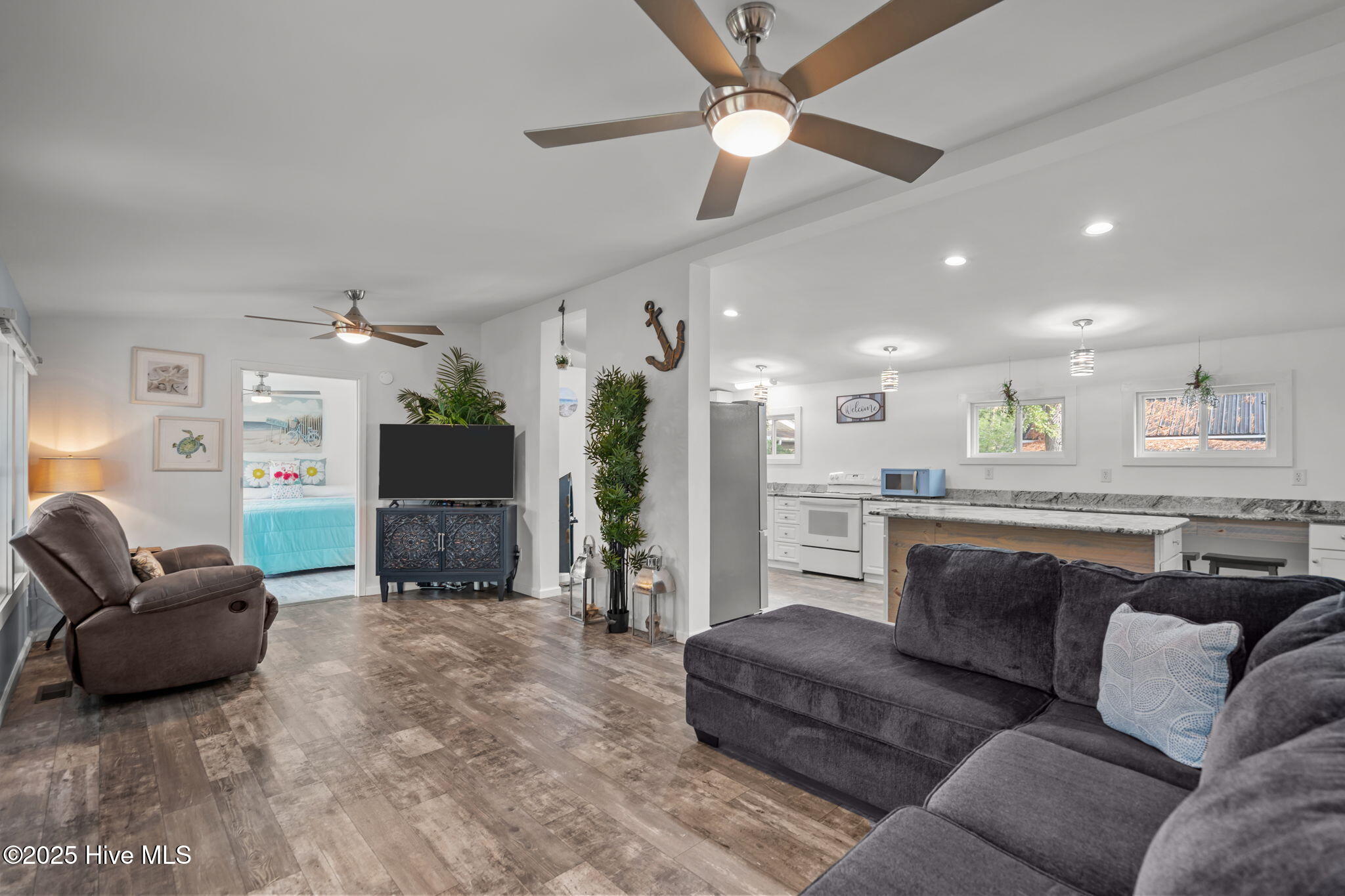 100528032 | Photo 13