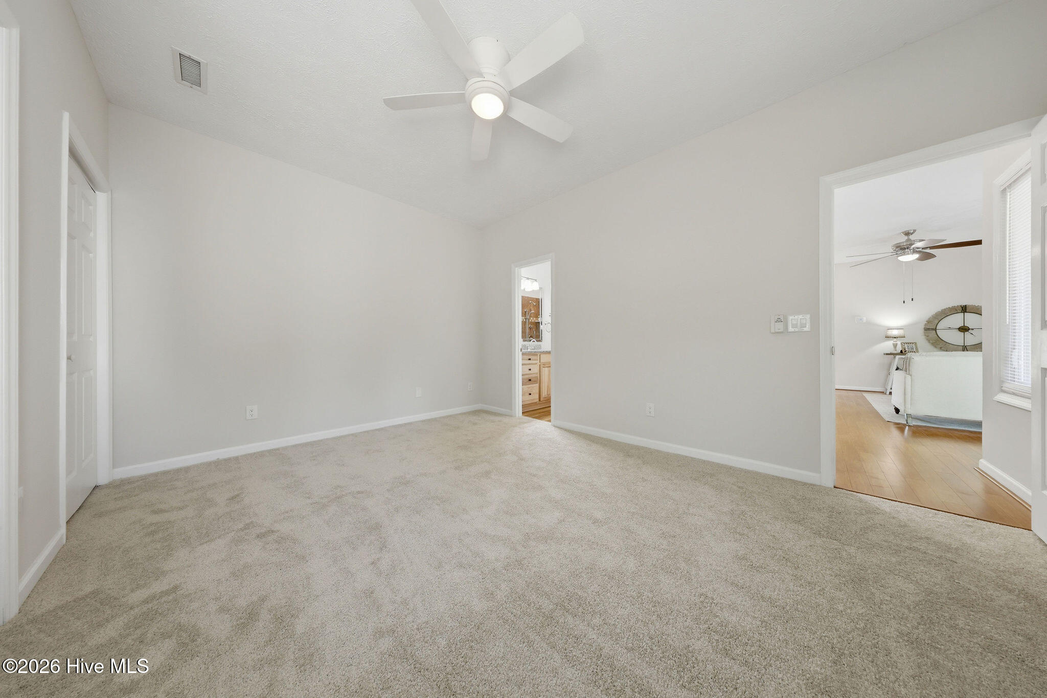 100569569 | Photo 37