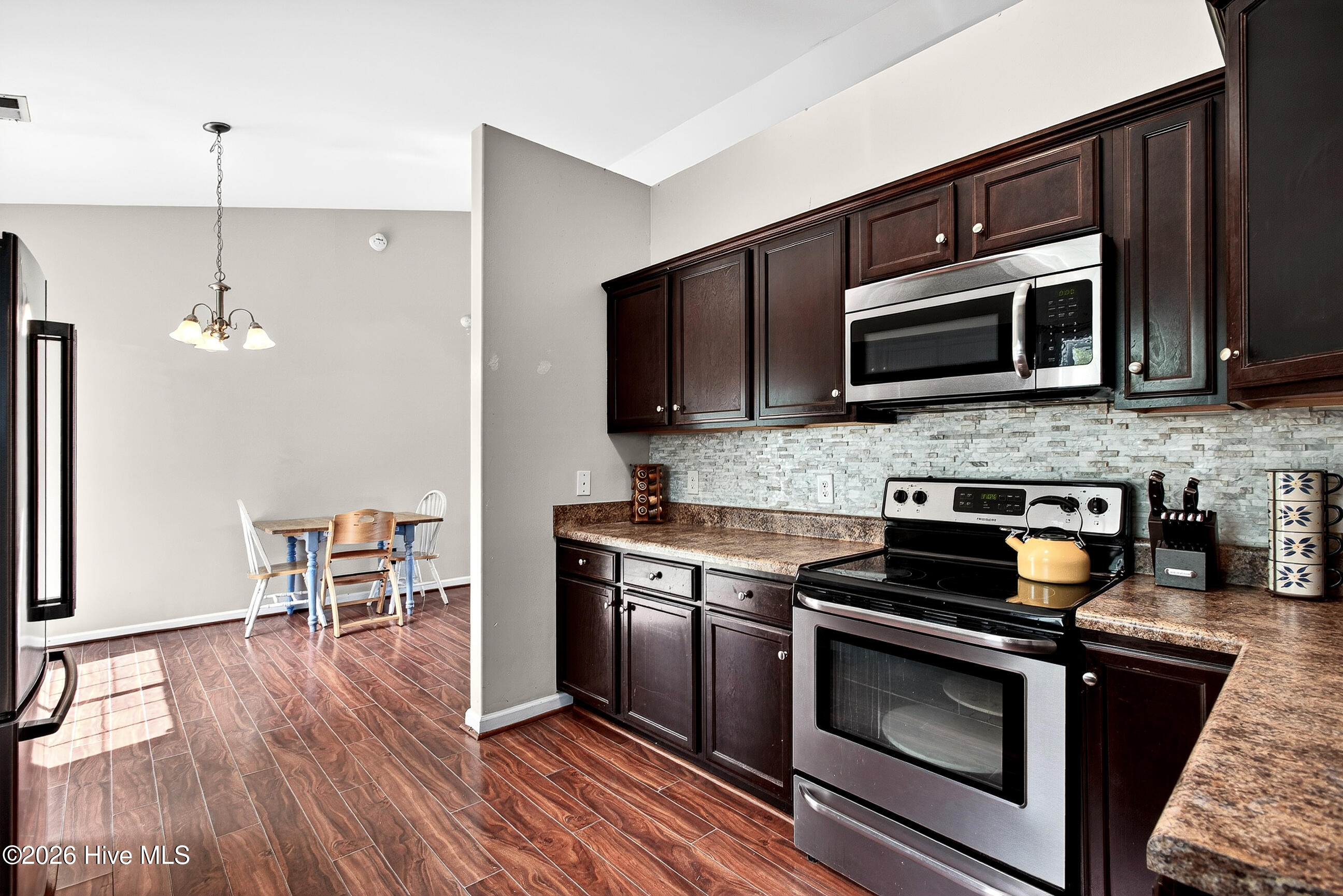 100567675 | Photo 12