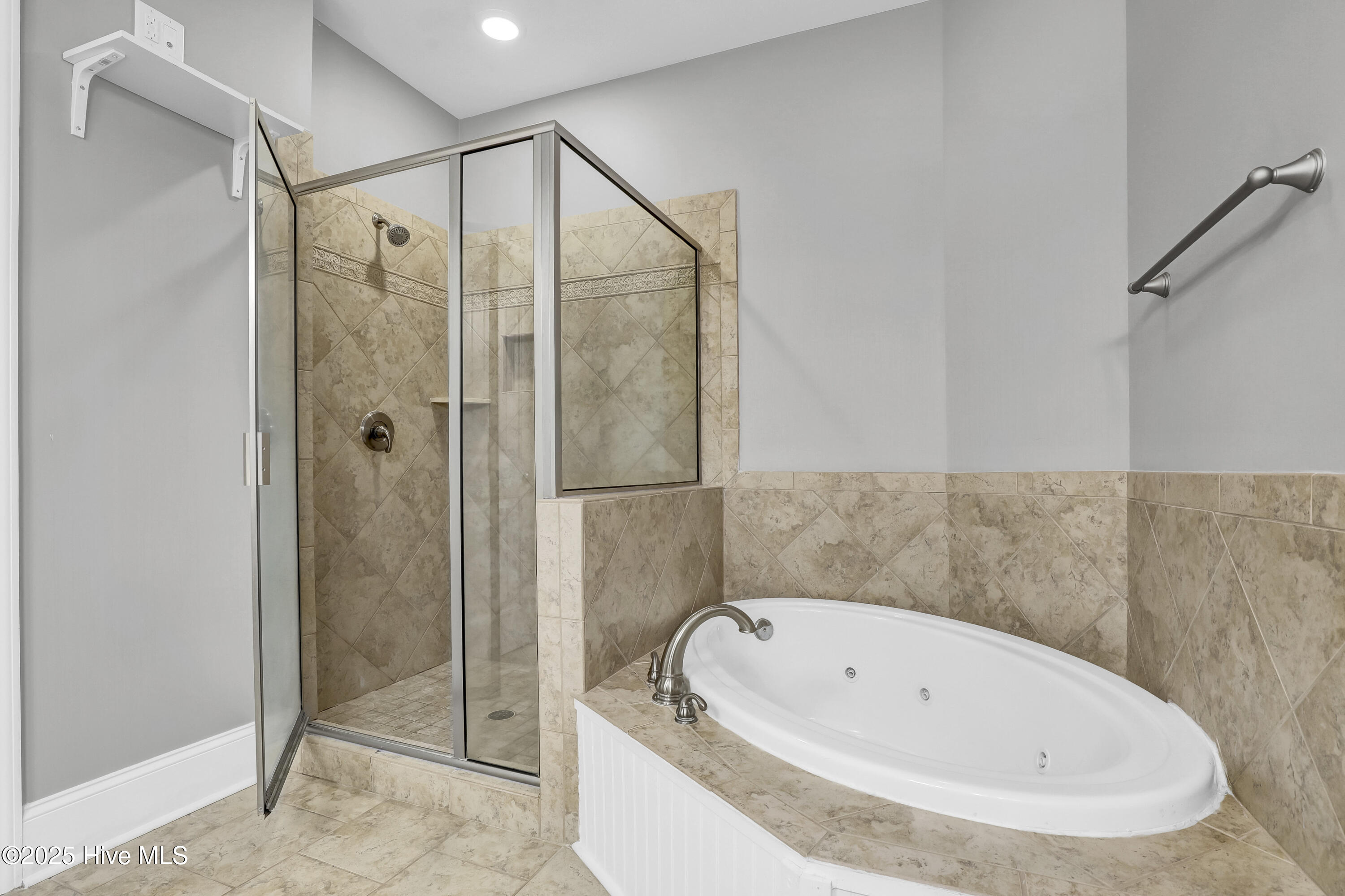 100538324 | Photo 35