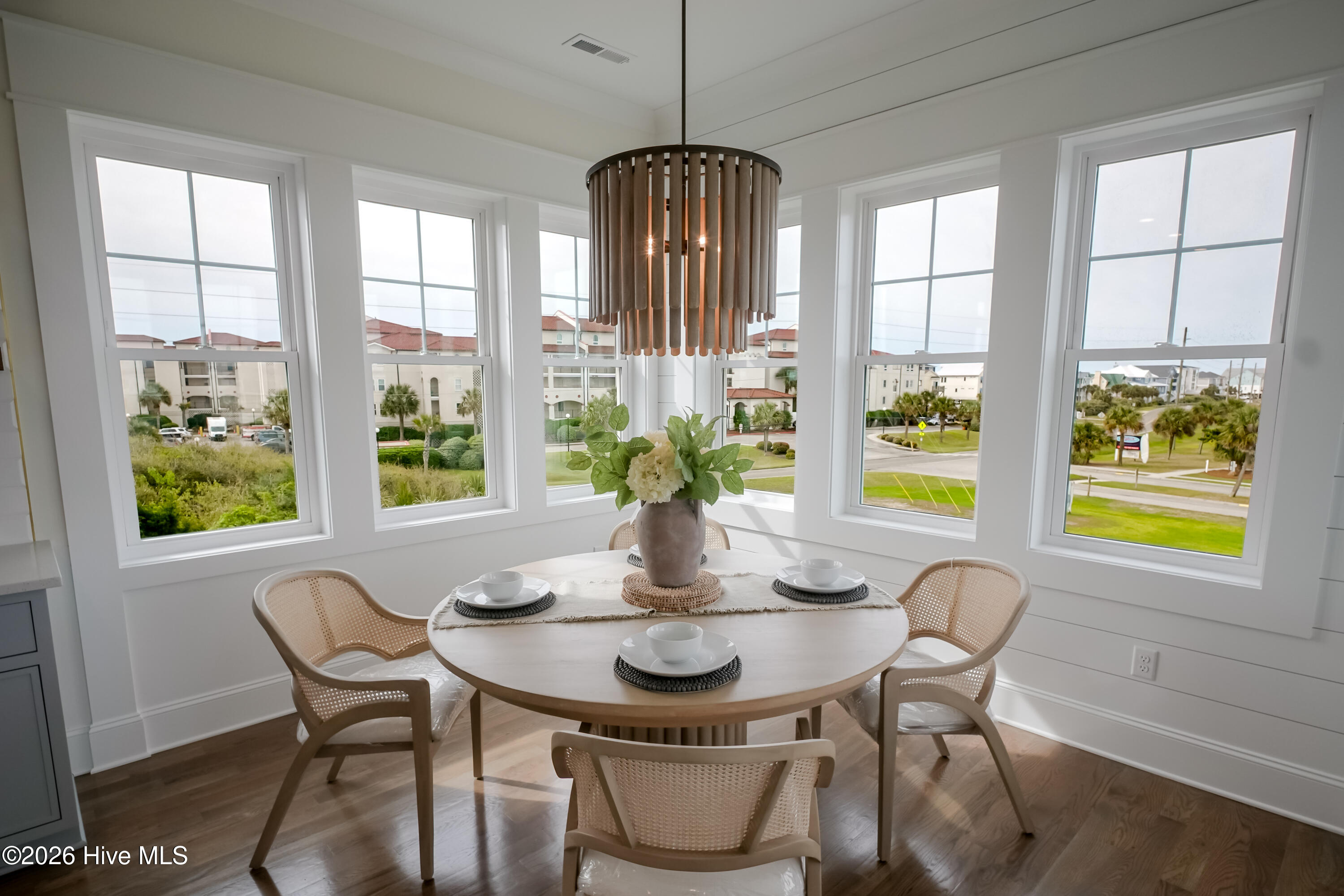 100516070 | Photo 33